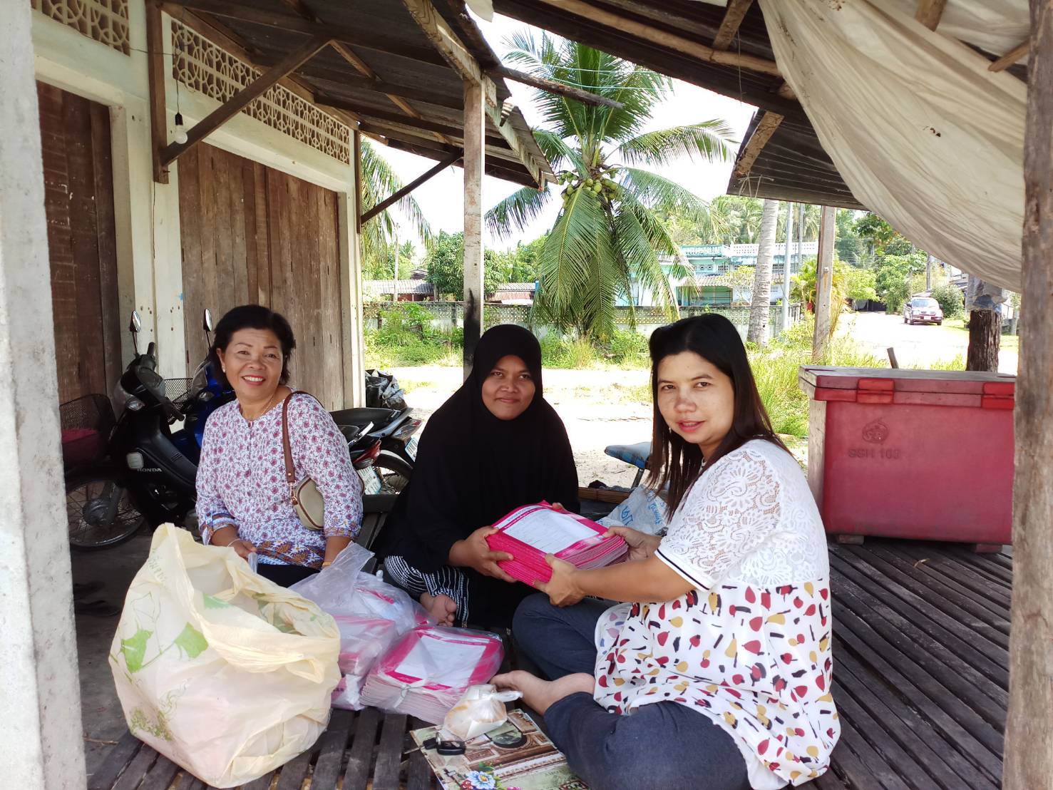 พัฒนากร อ.ปะนาเระ ลงพื้นที่ติดตามผลการจัดเก็บข้อมูล จปฐ.2561