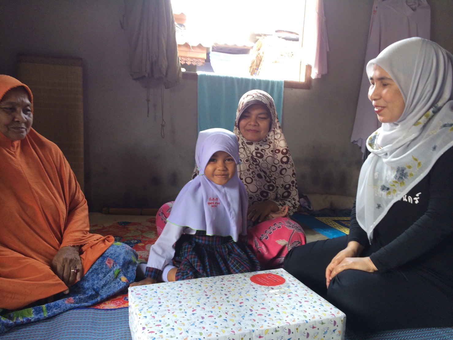 สพอ.ยะรัง ส่งมอบของขวัญวันขึ้นปีใหม่จากผู้อุปการะเด็กกองทุนพัฒนาเด็กชนบทในพระราชูปถัมภ์สมเด็จพระเทพรัตนราชสุดาฯ 