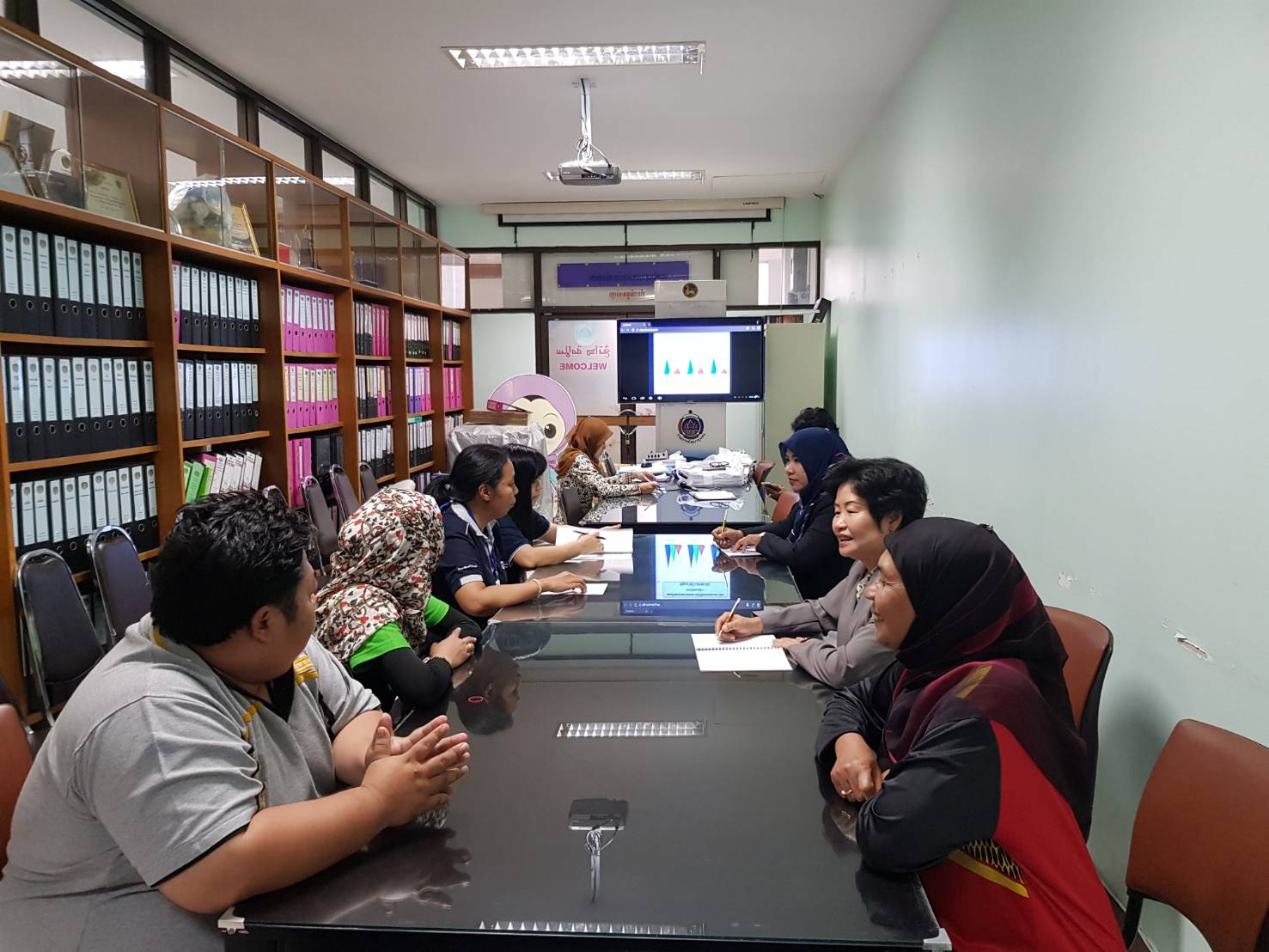 รับฟังการประชุมทางไกลจากกรมการพัฒนาชุมชน 