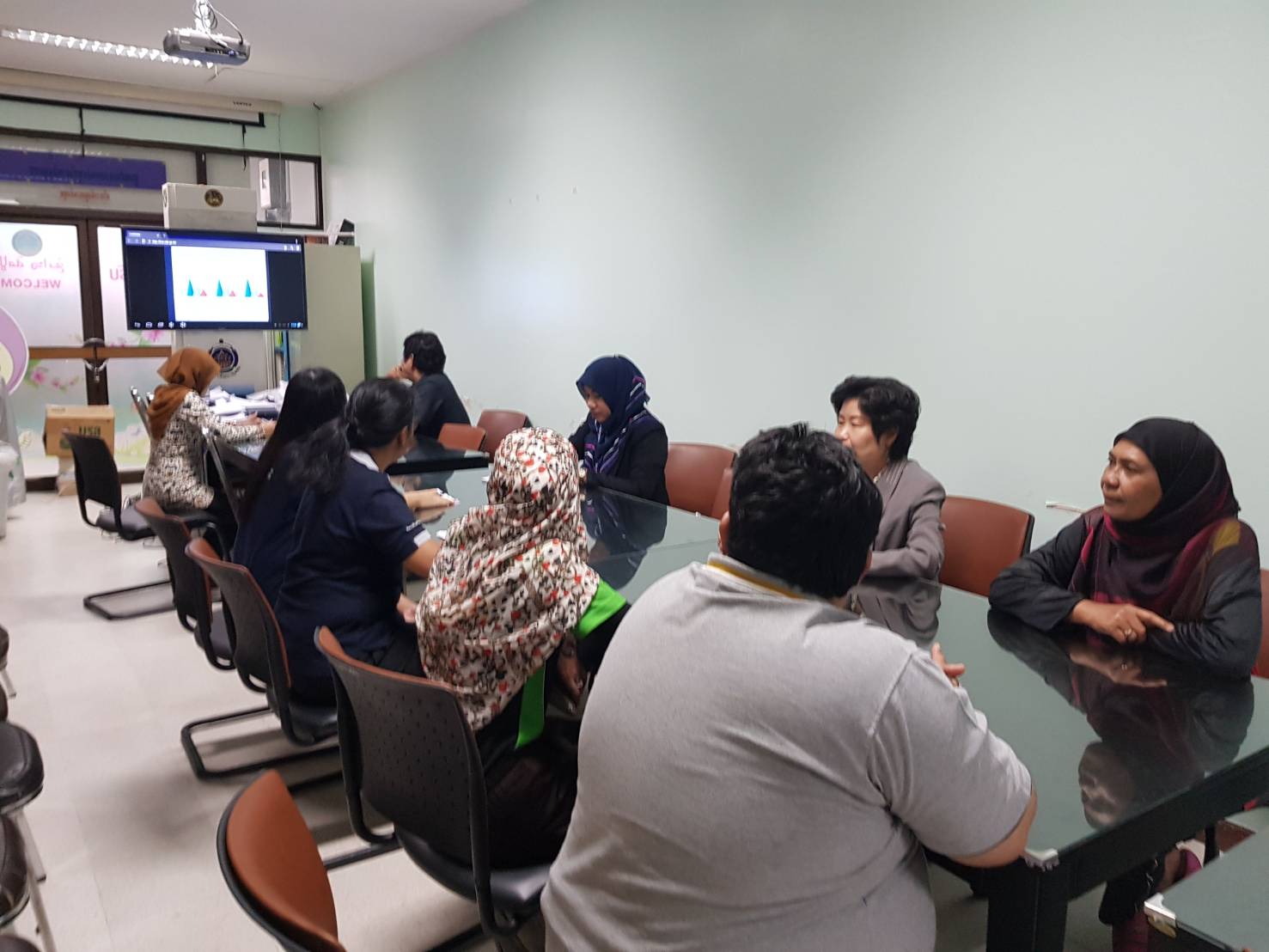 รับฟังการประชุมทางไกลจากกรมการพัฒนาชุมชน 