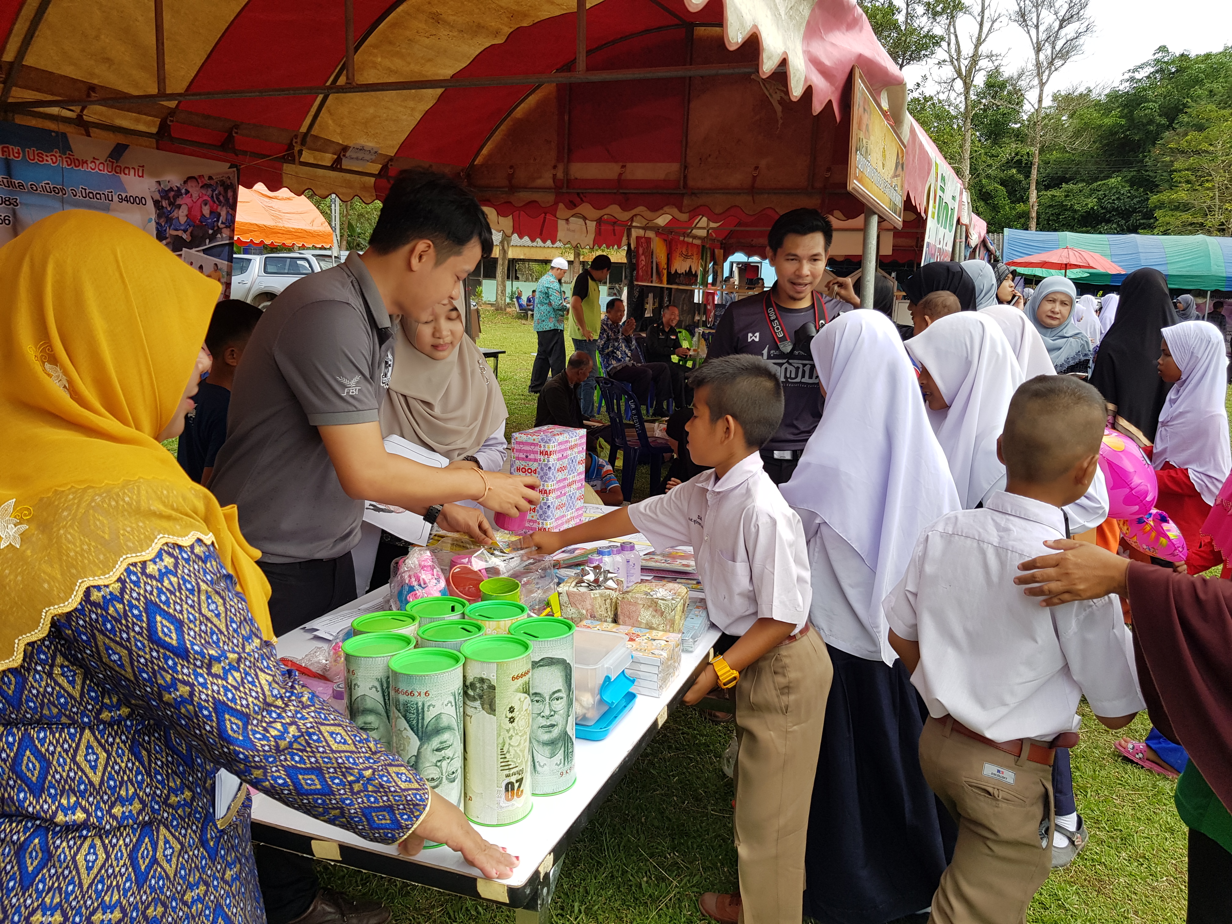สพจ.ปน.ร่วมกับ สพอ.ยะหริ่ง ร่วมกิจกรรมโครงการจังหวัดเคลื่อนที่อำเภอยะหริ่ง จังหวัดปัตตานี 