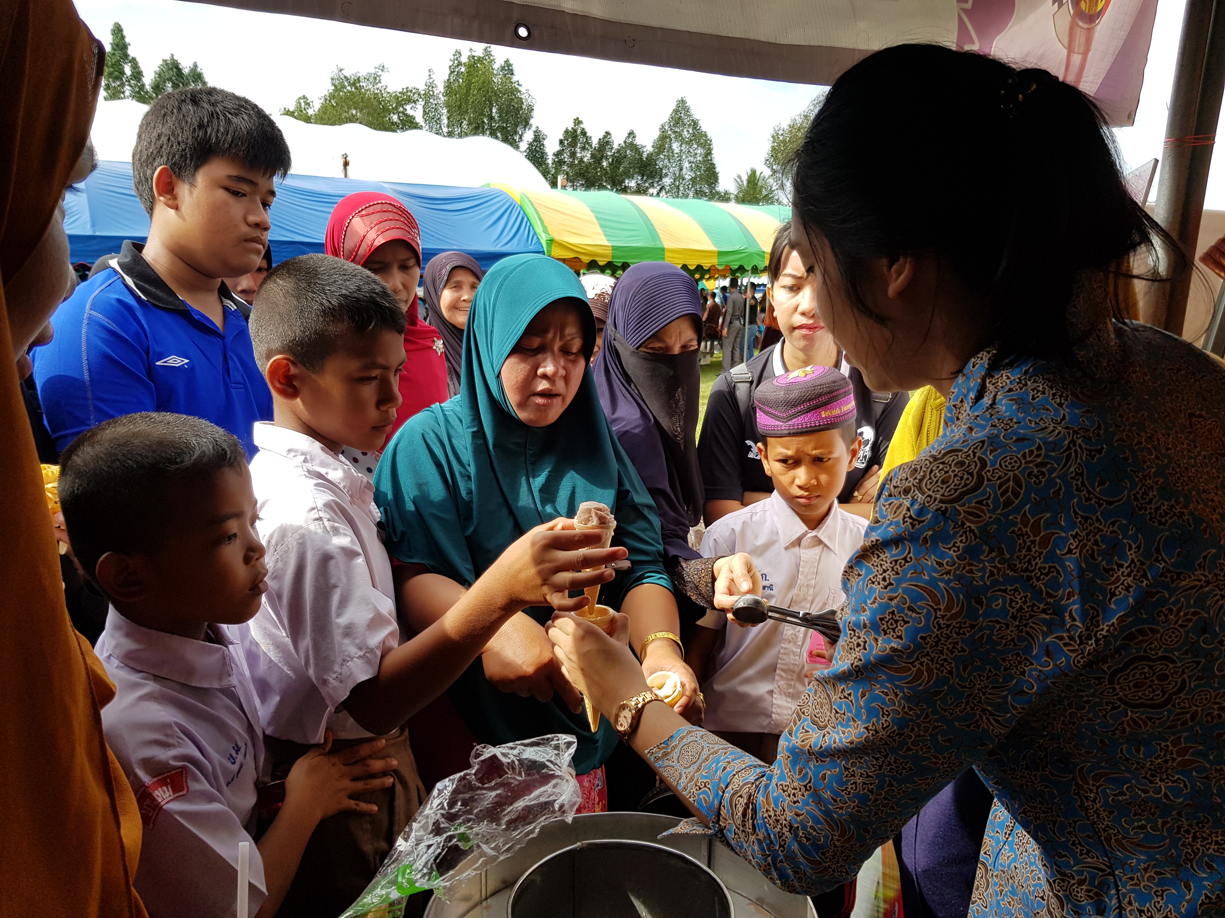 สพจ.ปน.ร่วมกับ สพอ.ยะหริ่ง ร่วมกิจกรรมโครงการจังหวัดเคลื่อนที่อำเภอยะหริ่ง จังหวัดปัตตานี 