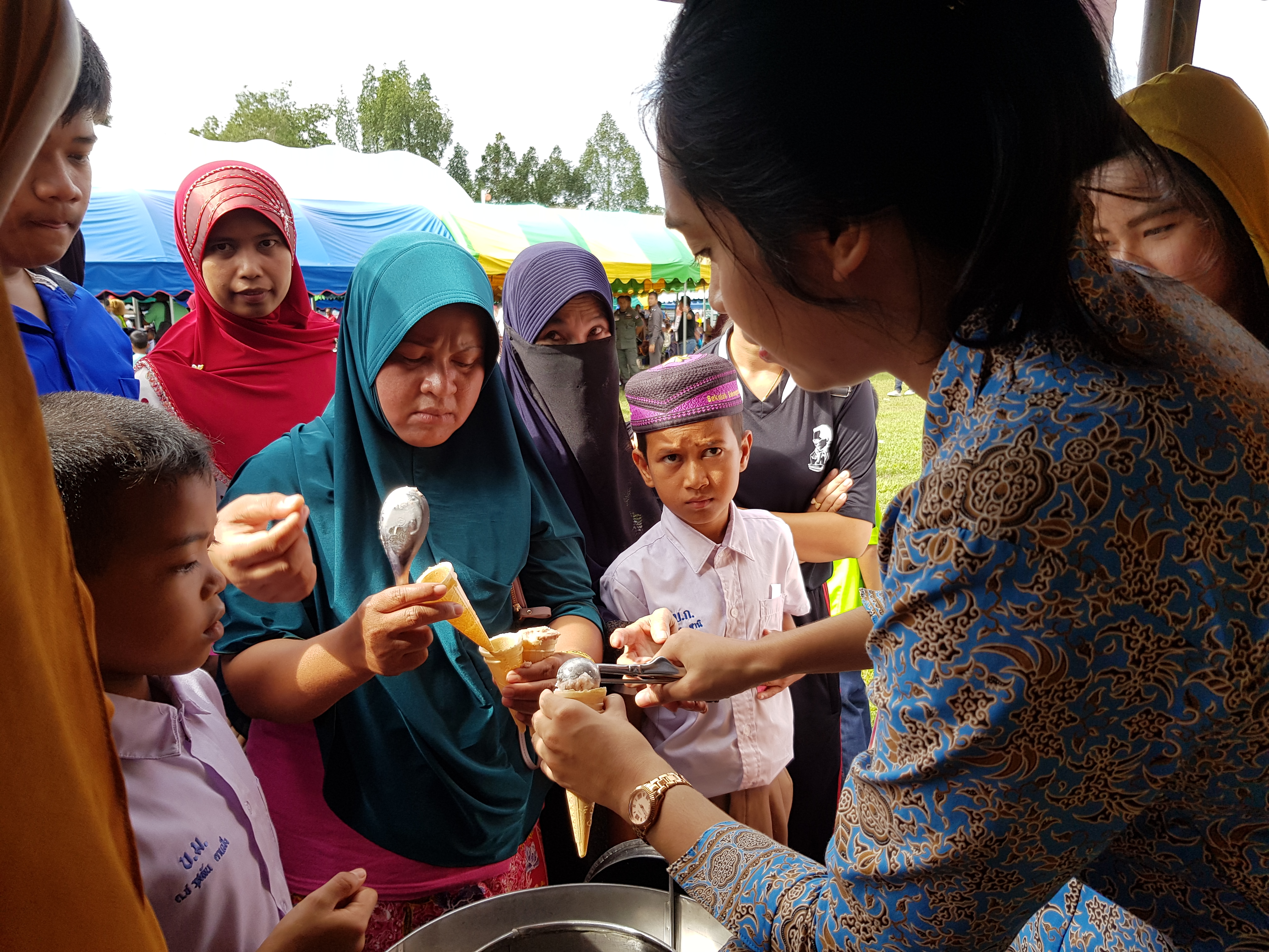 สพจ.ปน.ร่วมกับ สพอ.ยะหริ่ง ร่วมกิจกรรมโครงการจังหวัดเคลื่อนที่อำเภอยะหริ่ง จังหวัดปัตตานี 