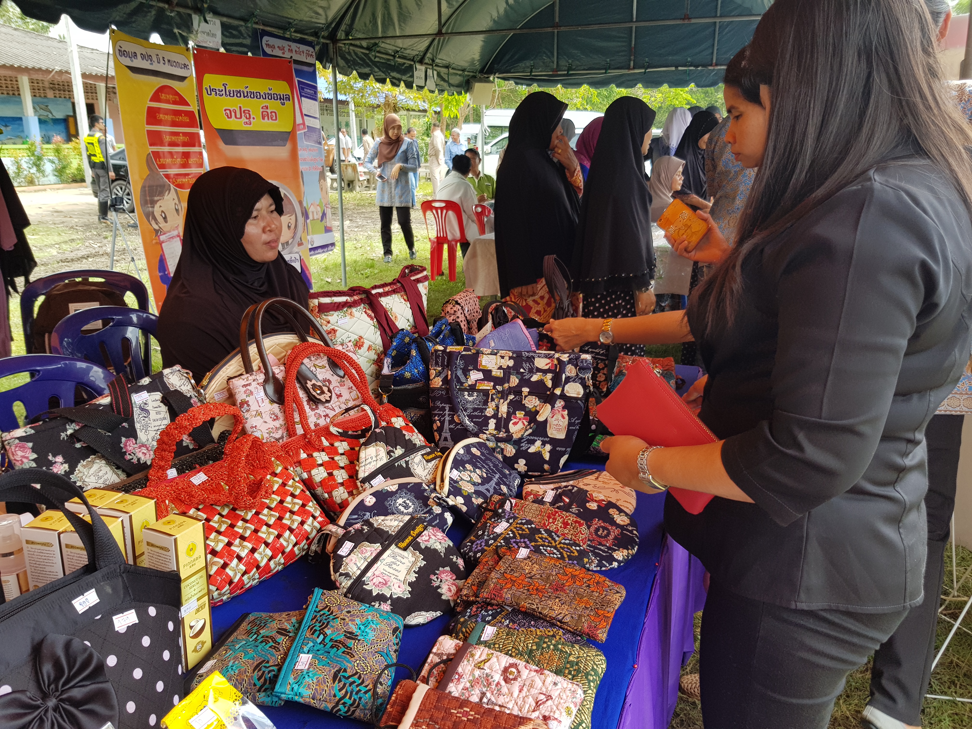 สพจ.ปน.ร่วมกับ สพอ.ยะหริ่ง ร่วมกิจกรรมโครงการจังหวัดเคลื่อนที่อำเภอยะหริ่ง จังหวัดปัตตานี 