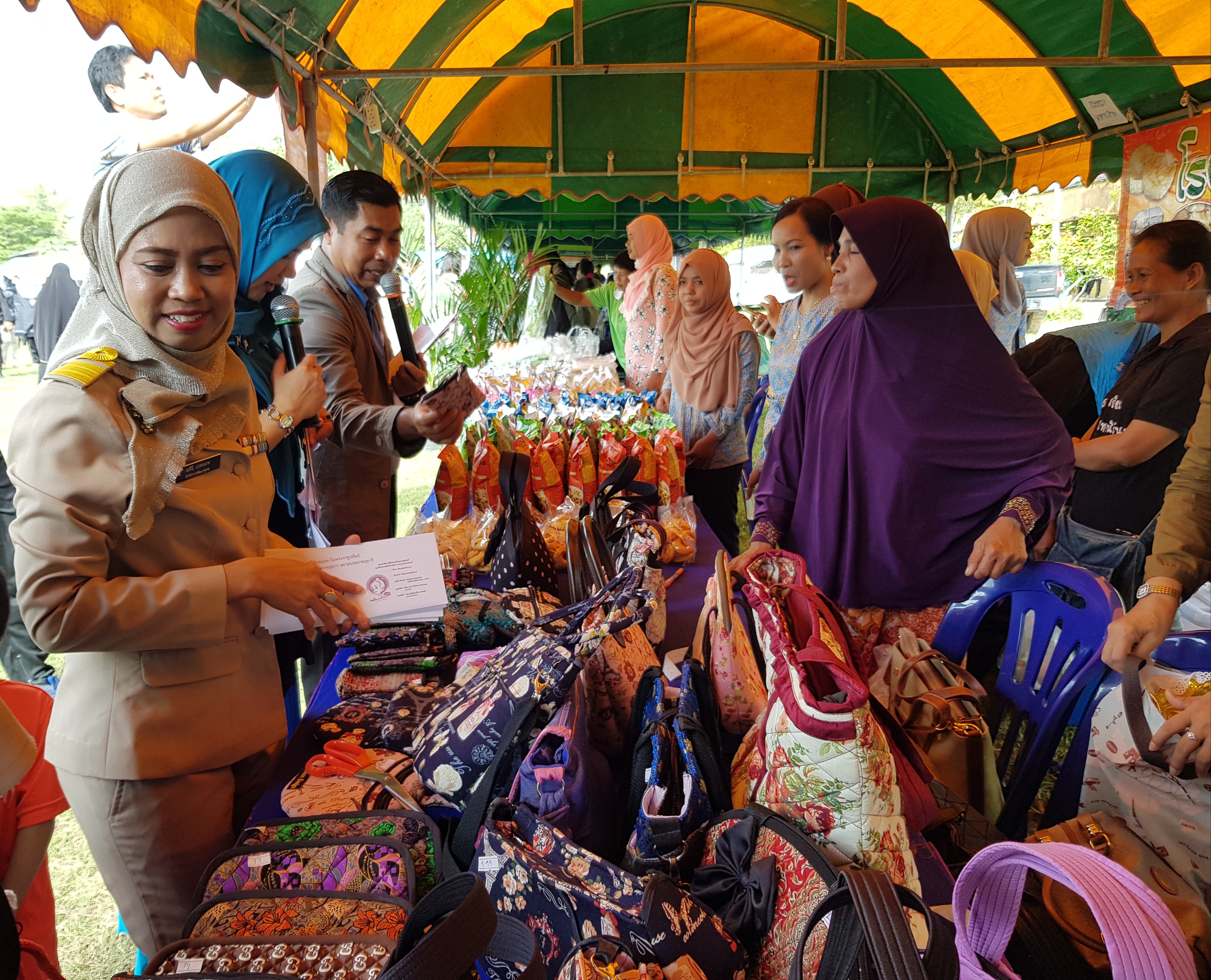 สพจ.ปน.ร่วมกับ สพอ.ยะหริ่ง ร่วมกิจกรรมโครงการจังหวัดเคลื่อนที่อำเภอยะหริ่ง จังหวัดปัตตานี 