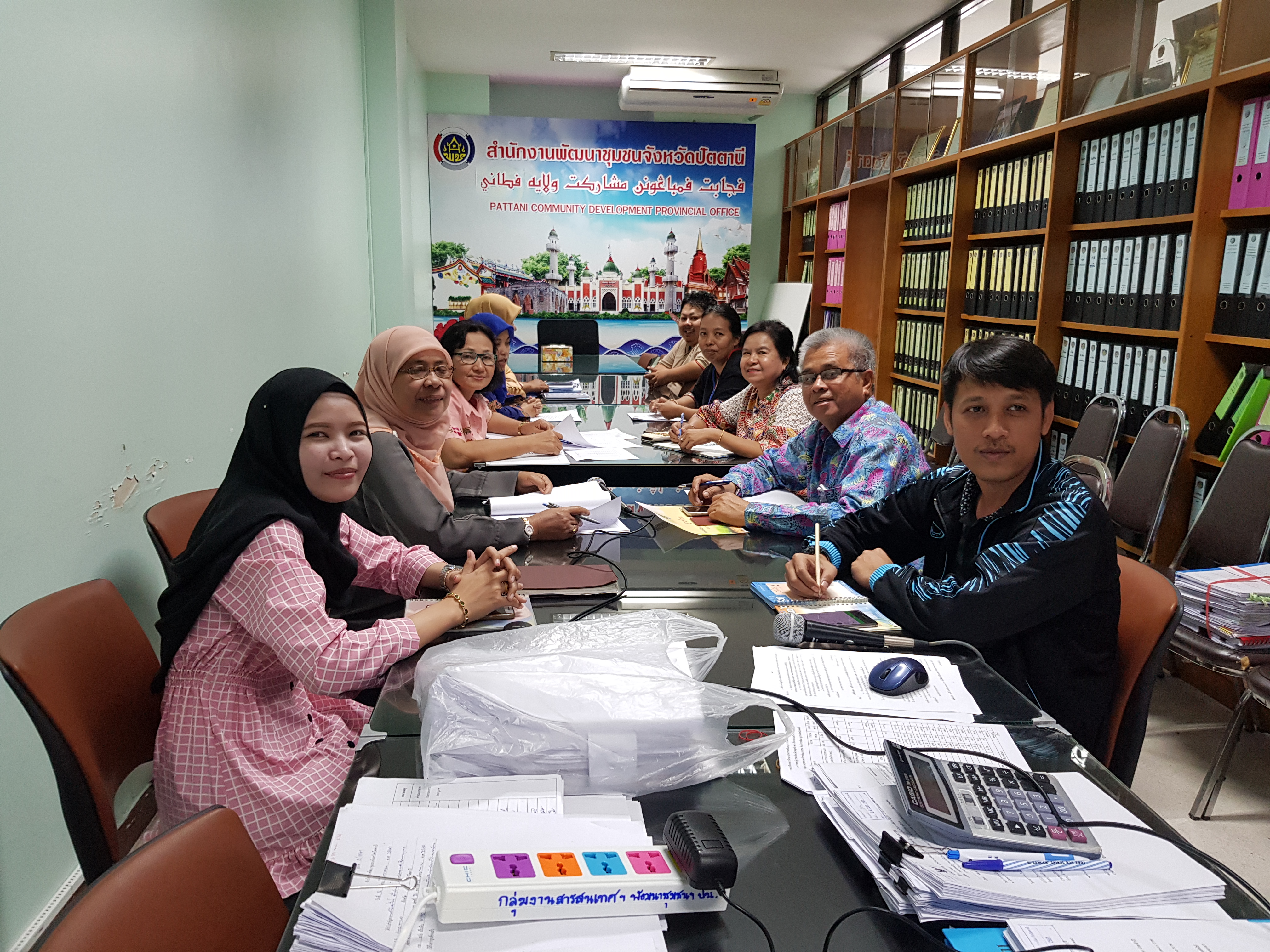 รับฟังการประชุมทางไกลจากกรมการพัฒนาชุมชน ผ่านระบบคอนเฟอร์เรนซ์