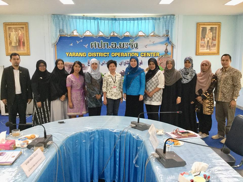 นางสาวสุนีย์ นวจินดาพันธุ์ รักษาการในตำแหน่ง หัวหน้ากลุ่มงานยุทธศาสตร์การพัฒนาชุมชน พร้อมด้วย นางสาวพนิดา เล๊าะนะ นักวิชาการพัฒนาชุมชนชำนาญการ กลุ่มงานยุทธศาสตร์การพัฒนาชุมชน และ นายภีรวัฒน์ จันทร์ดิษฐ์วงศ์ นักวิชาการพัฒนาชุมชนชำนาญการ กลุ่มงานส่งเสริมการพัฒนาชุมชน นิเทศงานในพื้นที่อำเภอมายอและอำเภอยะรังโดยมีทีมงานฯ