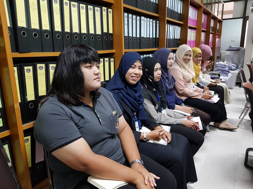 พช.จังหวัดปัตตานี ประชุมมอร์นิ่งบรีฟของทุกสัปดาห์ เพื่อสรุปงานและวางแผนการดำเนินงานพัฒนาชุมชนตามยุทธศาสตร์กรมการพัฒนาชุมชนและยุทธศาสตร์จังหวัดปัตตานี