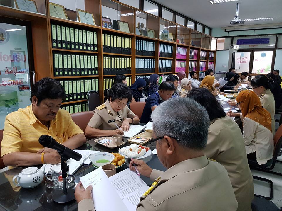 พช.จังหวัดปัตตานี ประชุมมอร์นิ่งบรีฟของทุกสัปดาห์ เพื่อสรุปงานและวางแผนการดำเนินงานพัฒนาชุมชนตามยุทธศาสตร์กรมการพัฒนาชุมชนและยุทธศาสตร์จังหวัดปัตตานี