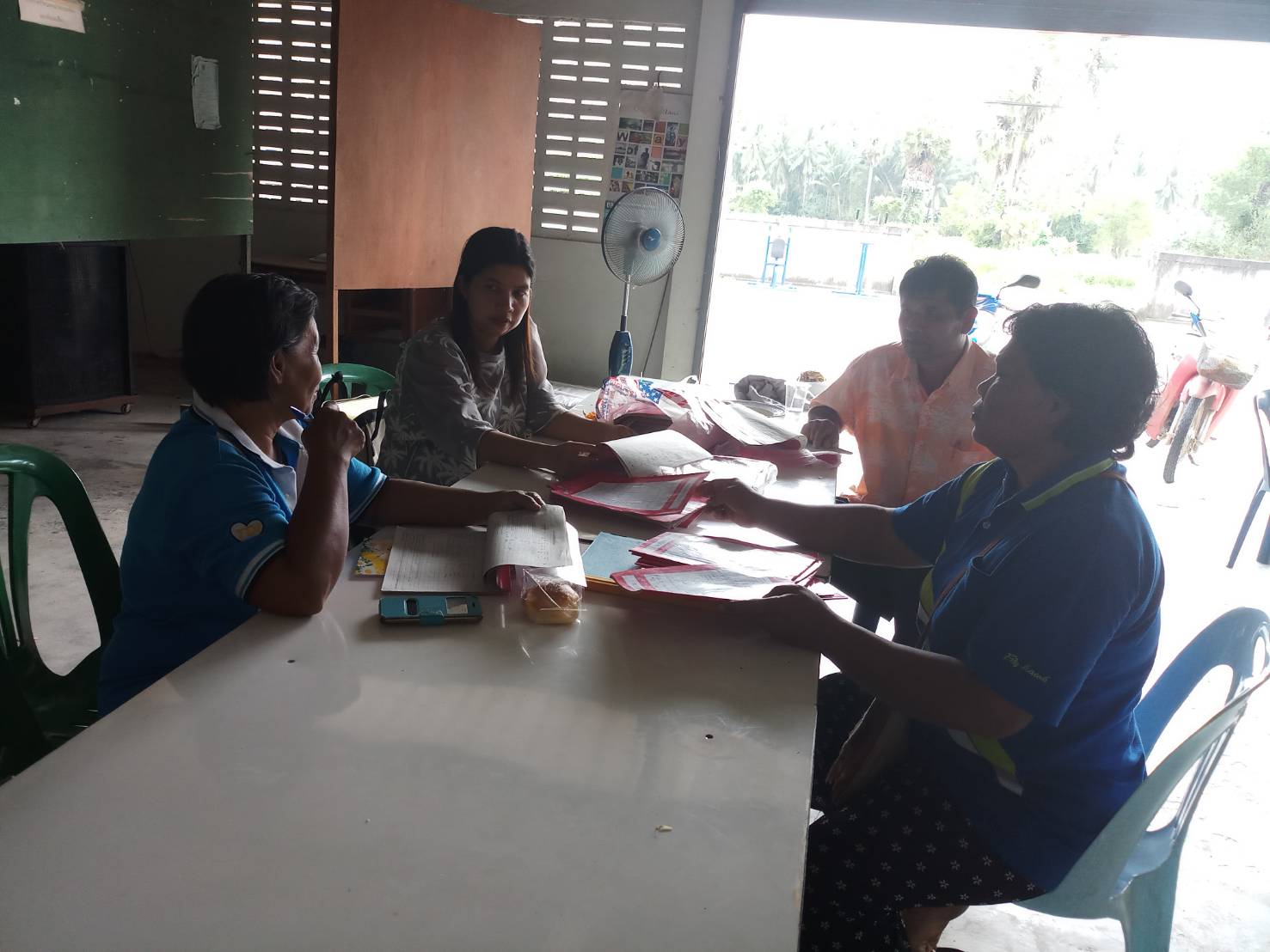 พัฒนากรอำเภอปะนาเระ ติดตามและตรวจสอบความถูกต้องในการจัดเก็บข้อมูลความจำเป็นพื้นฐาน (จปฐ.) ปี 2561