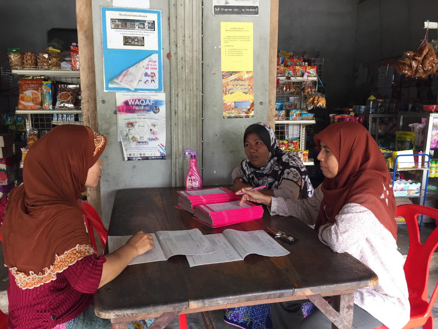 พัฒนากร ต.ยาบี อ.หนองจิก ติดตามตรวจสอบข้อมูล จปฐ. ปี 61