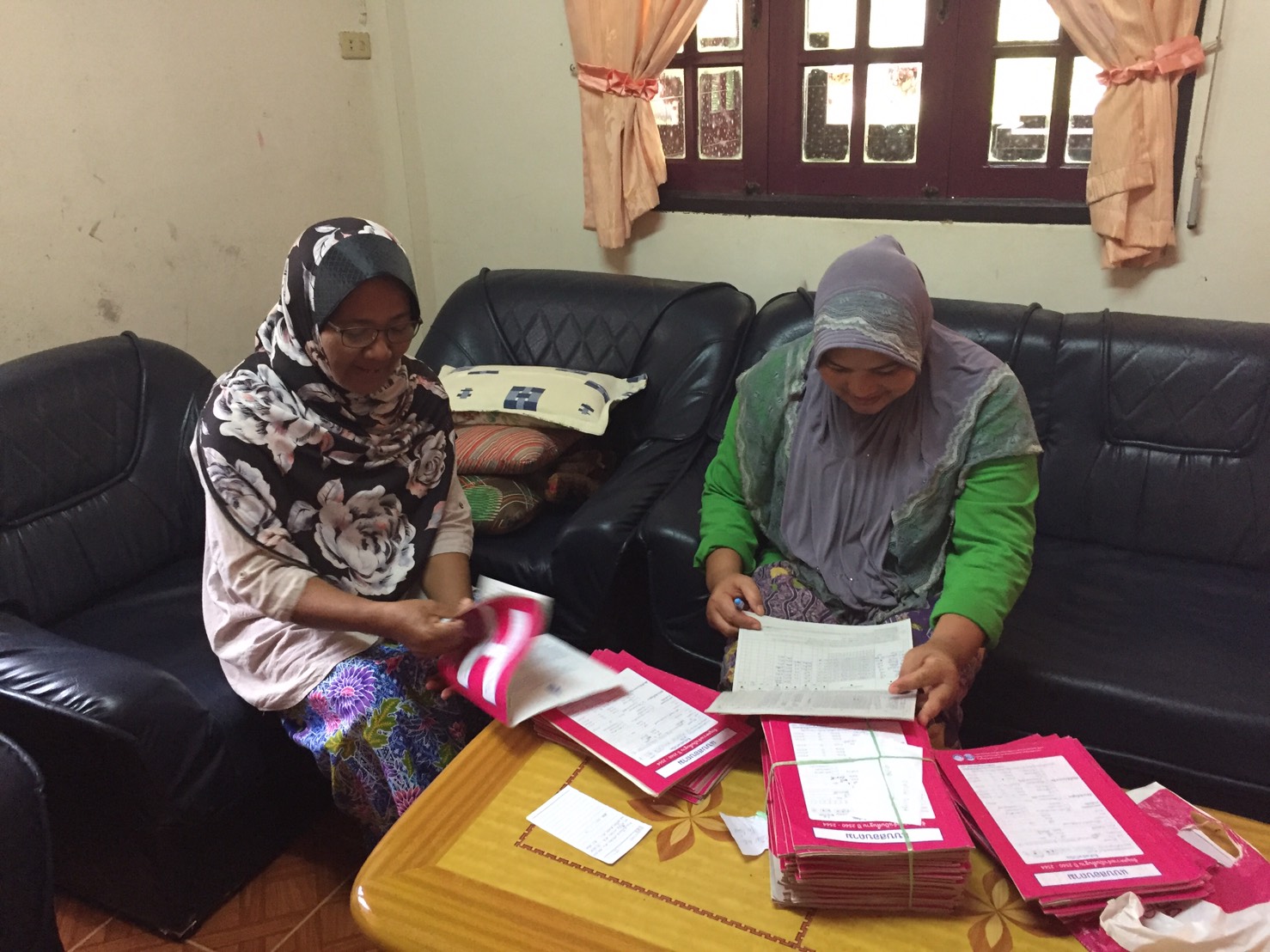 พัฒนากร ต.ยาบี อ.หนองจิก ติดตามตรวจสอบข้อมูล จปฐ. ปี 61