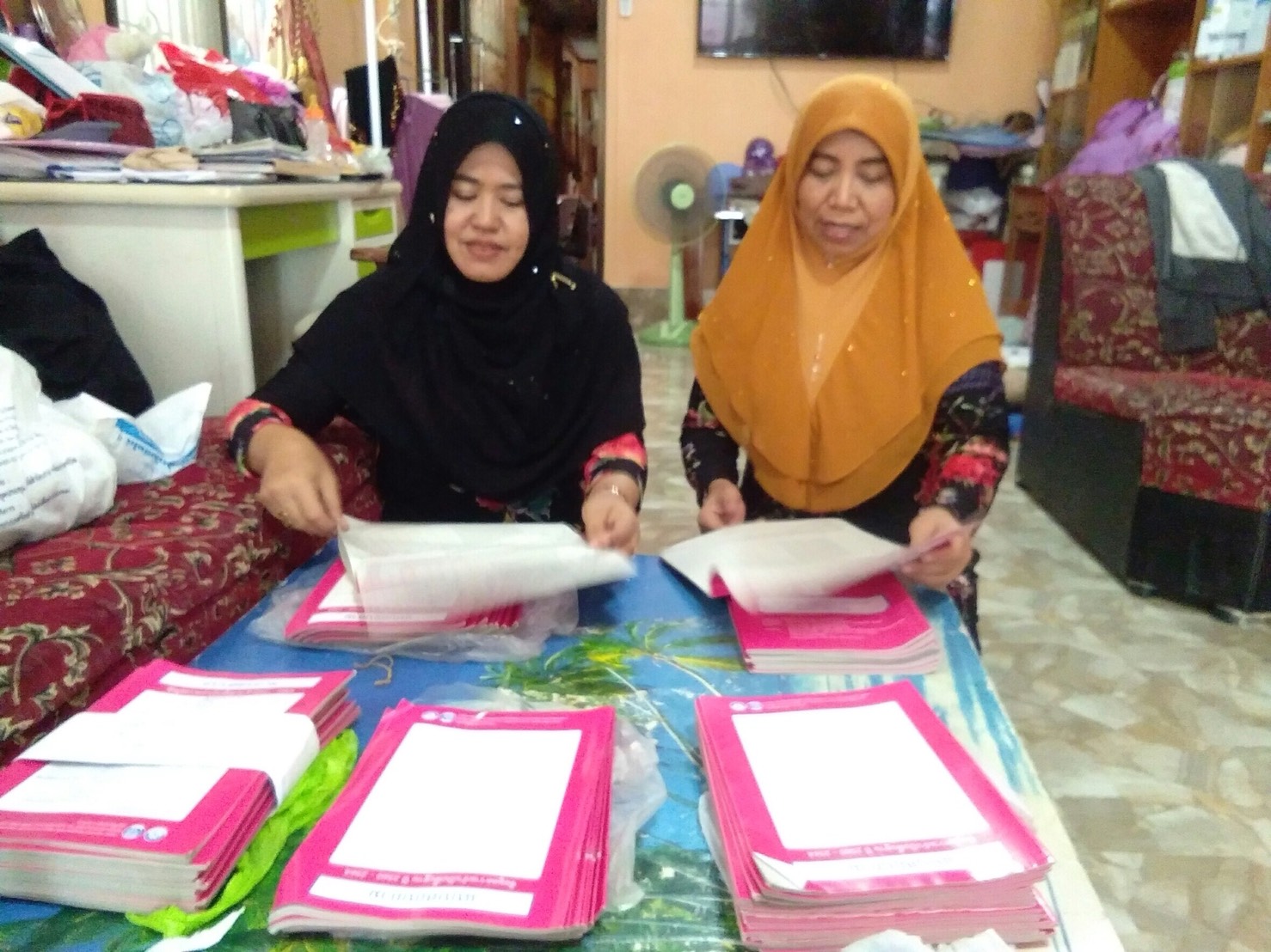 พัฒนากรอำเภอยะรัง ติดตามการจัดเก็บข้อมูลความจำเป็นพื้นฐาน จปฐ.61