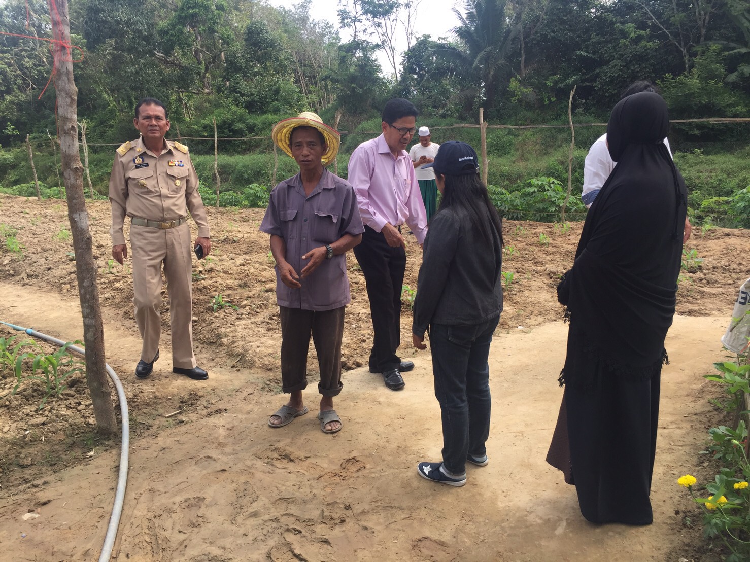 อ.มายอ จ.ปัตตานี เยี่ยมเยียนครัวเรือนยากจน