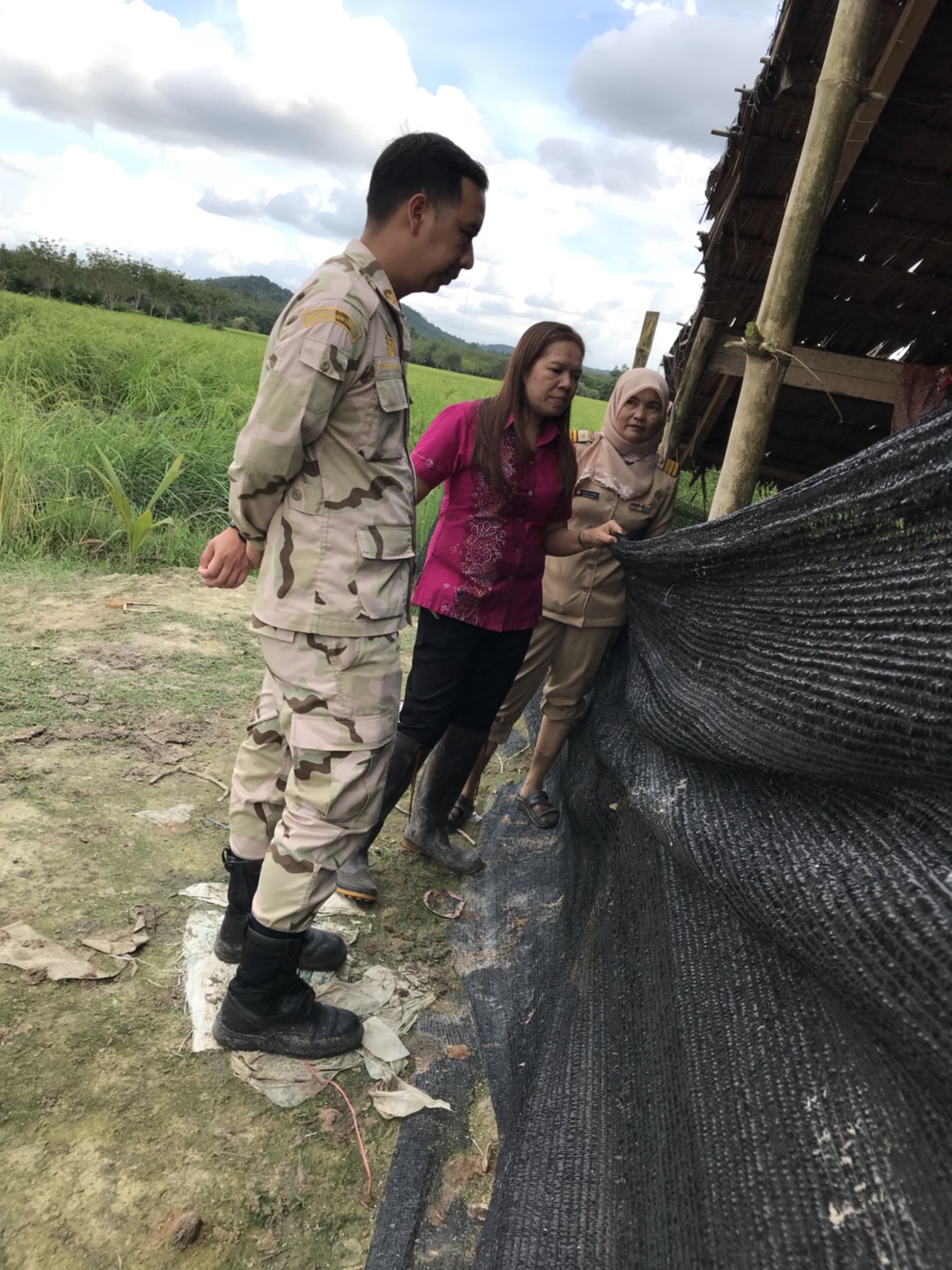 พัฒนาการอำเภอแม่ลาน พร้อมด้วยเจ้าหน้าที่พัฒนาชุมชน ส่งมอบของขวัญจากผู้อุปการะเด็ก กองทุนพัฒนาเด็กชนบทในพระราชูปถัมภ์สมเด็จพระเทพรัตนราชสุดาฯ และติดตามการดำเนินงานในพื้นที่