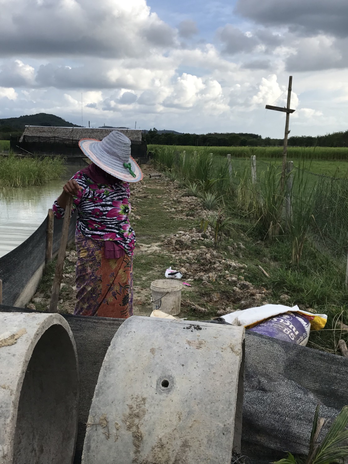 พัฒนาการอำเภอแม่ลาน พร้อมด้วยเจ้าหน้าที่พัฒนาชุมชน ส่งมอบของขวัญจากผู้อุปการะเด็ก กองทุนพัฒนาเด็กชนบทในพระราชูปถัมภ์สมเด็จพระเทพรัตนราชสุดาฯ และติดตามการดำเนินงานในพื้นที่