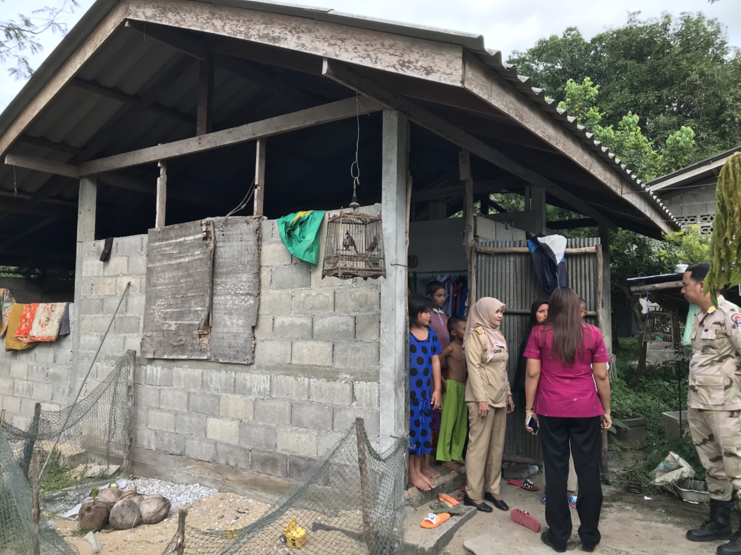 พัฒนาการอำเภอแม่ลาน พร้อมด้วยเจ้าหน้าที่พัฒนาชุมชน ส่งมอบของขวัญจากผู้อุปการะเด็ก กองทุนพัฒนาเด็กชนบทในพระราชูปถัมภ์สมเด็จพระเทพรัตนราชสุดาฯ และติดตามการดำเนินงานในพื้นที่