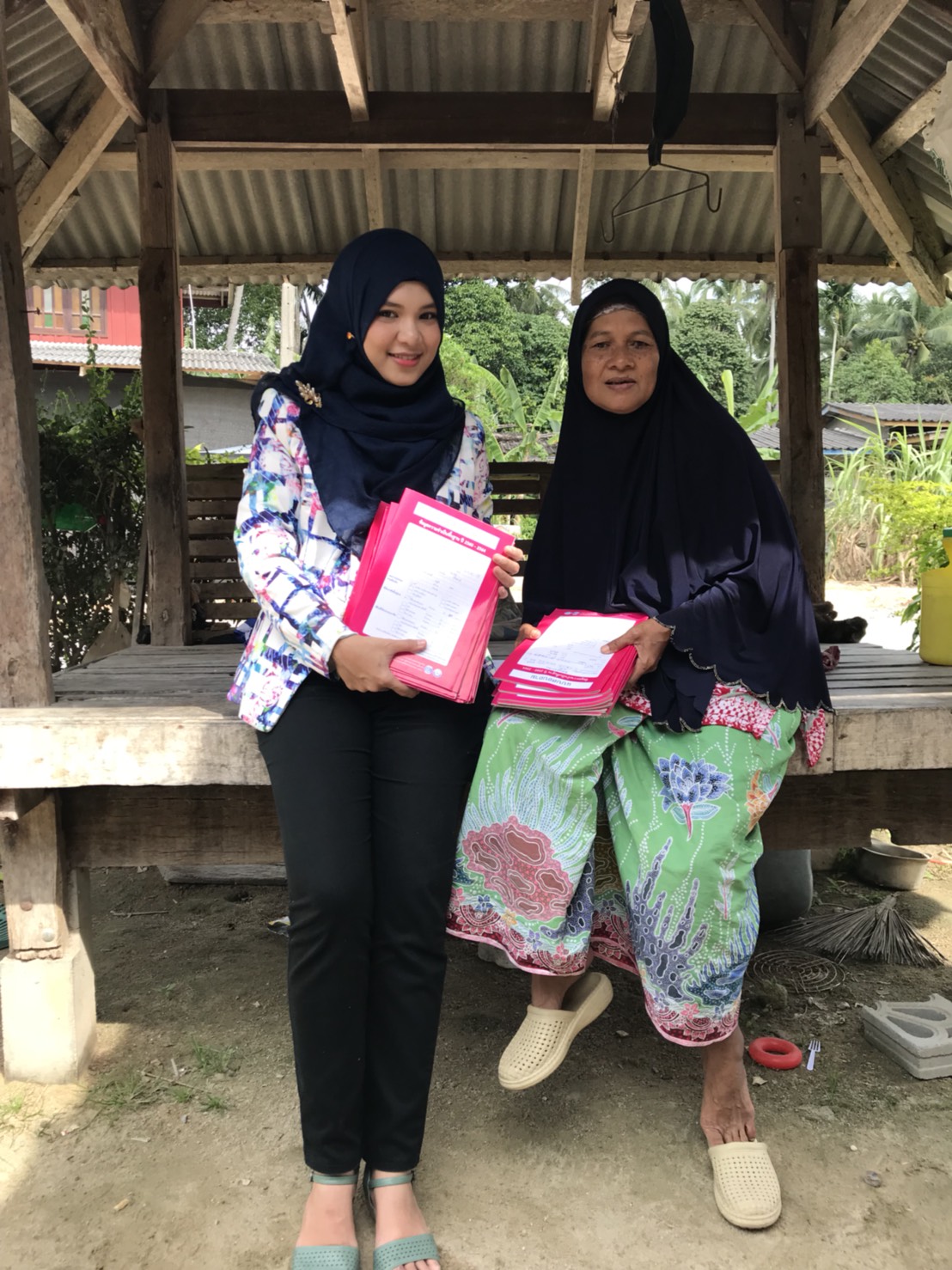 พัฒนากร อ.มายอ ติดตามและตรวจสอบความถูกต้องในการจัดเก็บข้อมูล จปฐ. ปี 61