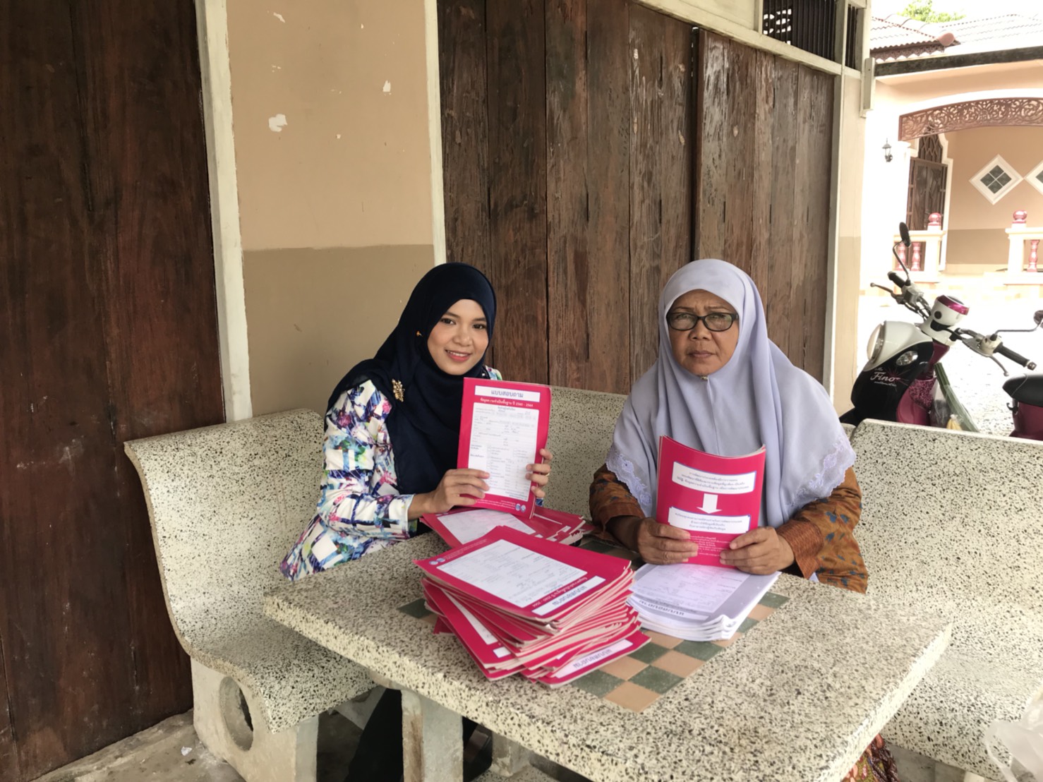 พัฒนากร อ.มายอ ติดตามและตรวจสอบความถูกต้องในการจัดเก็บข้อมูล จปฐ. ปี 61