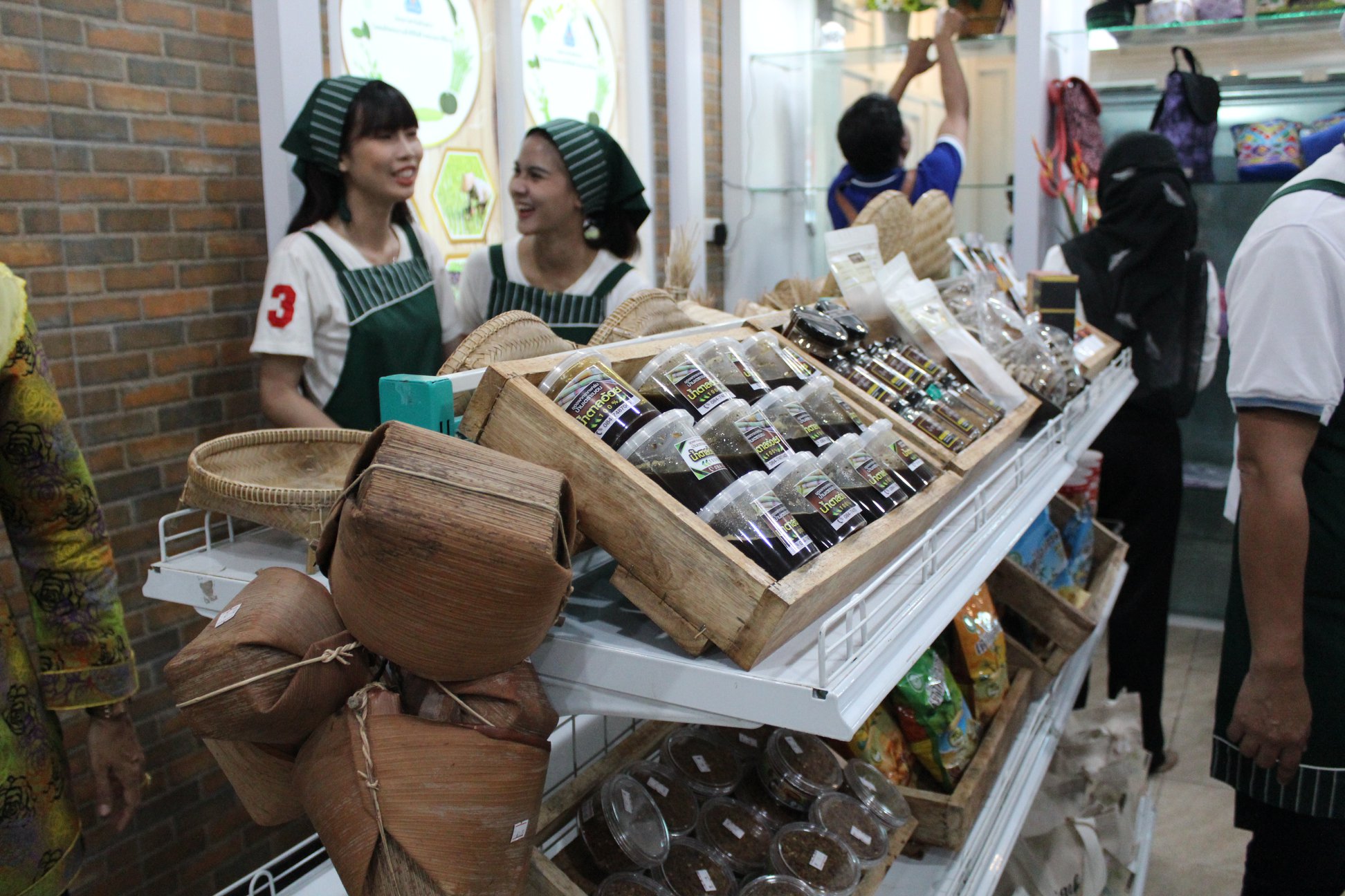 จังหวัดปัตตานี ร่วมกับพช.ปัตตานีและบ.ประชารัฐรักสามัคคีปัตตานี (วิสาหกิจเพื่อสังคม) จำกัด เปิดร้านฟาร์มเอาท์เลตอย่างเป็นทางการ