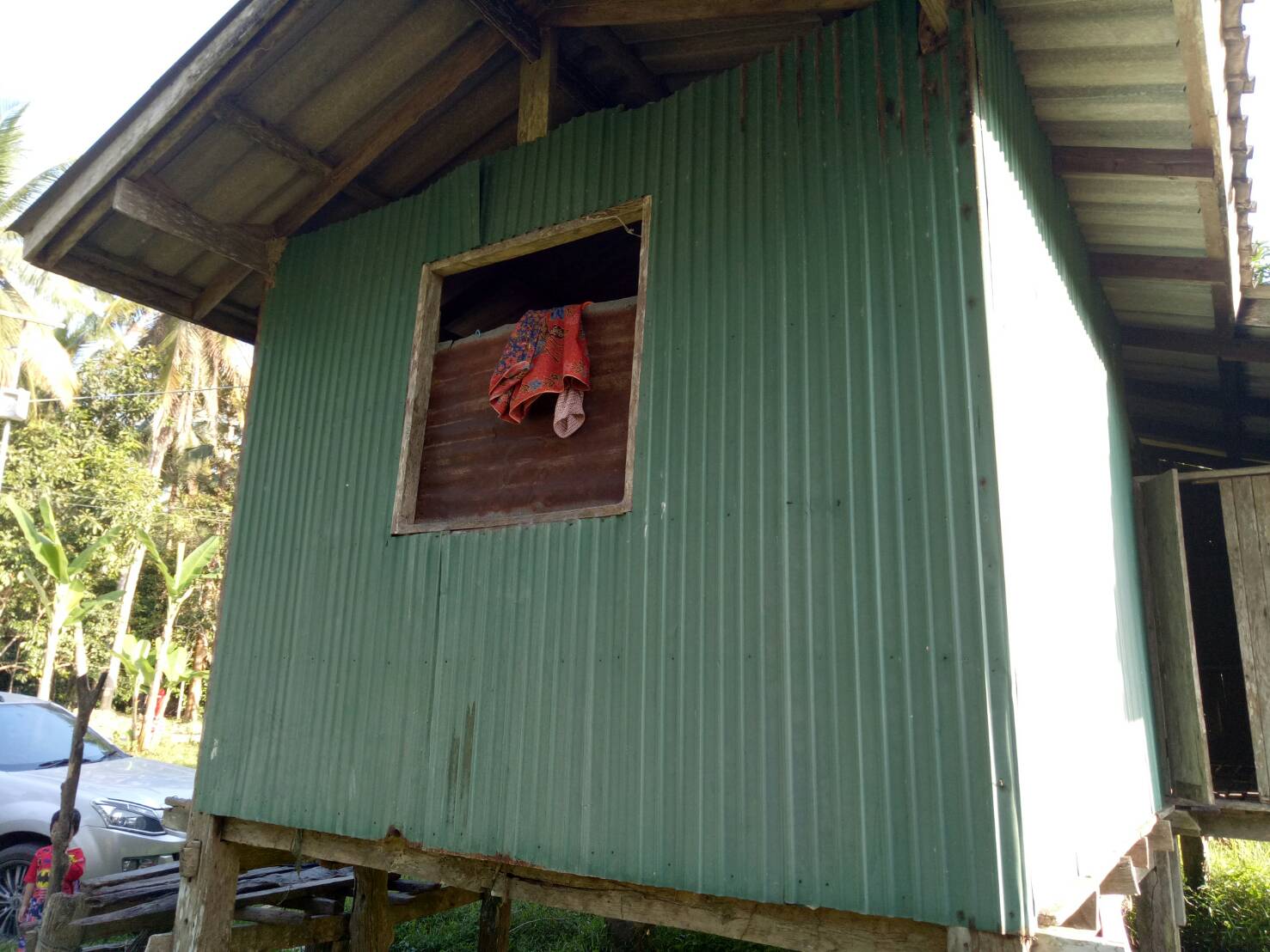 พัฒนากร ต.มะนังดาลำ อ.สายบุรี ปัตตานี เยี่ยมเยียนครัวเรือนที่ตกเกณฑ์ จปฐ.ปี 2560