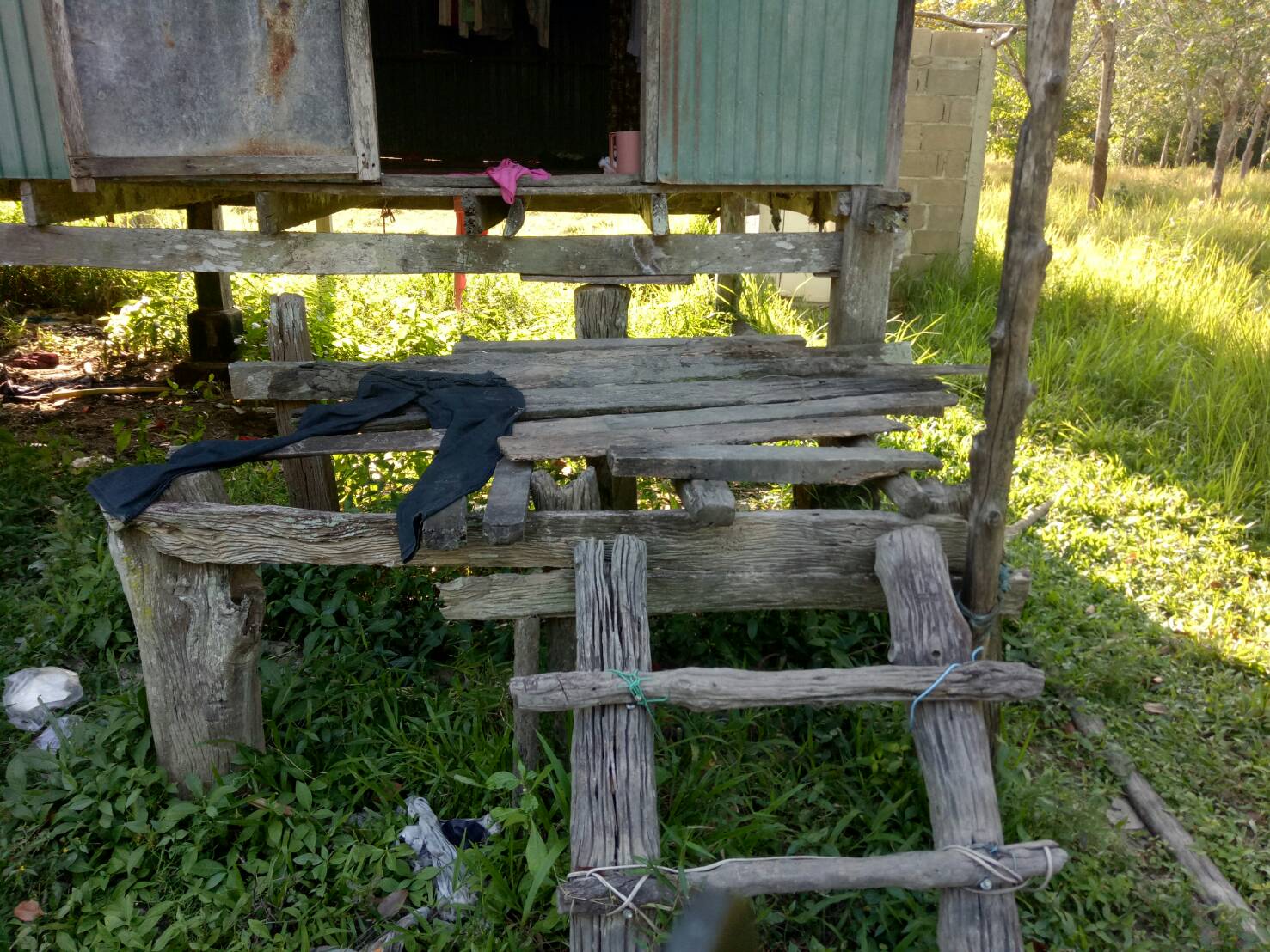 พัฒนากร ต.มะนังดาลำ อ.สายบุรี ปัตตานี เยี่ยมเยียนครัวเรือนที่ตกเกณฑ์ จปฐ.ปี 2560