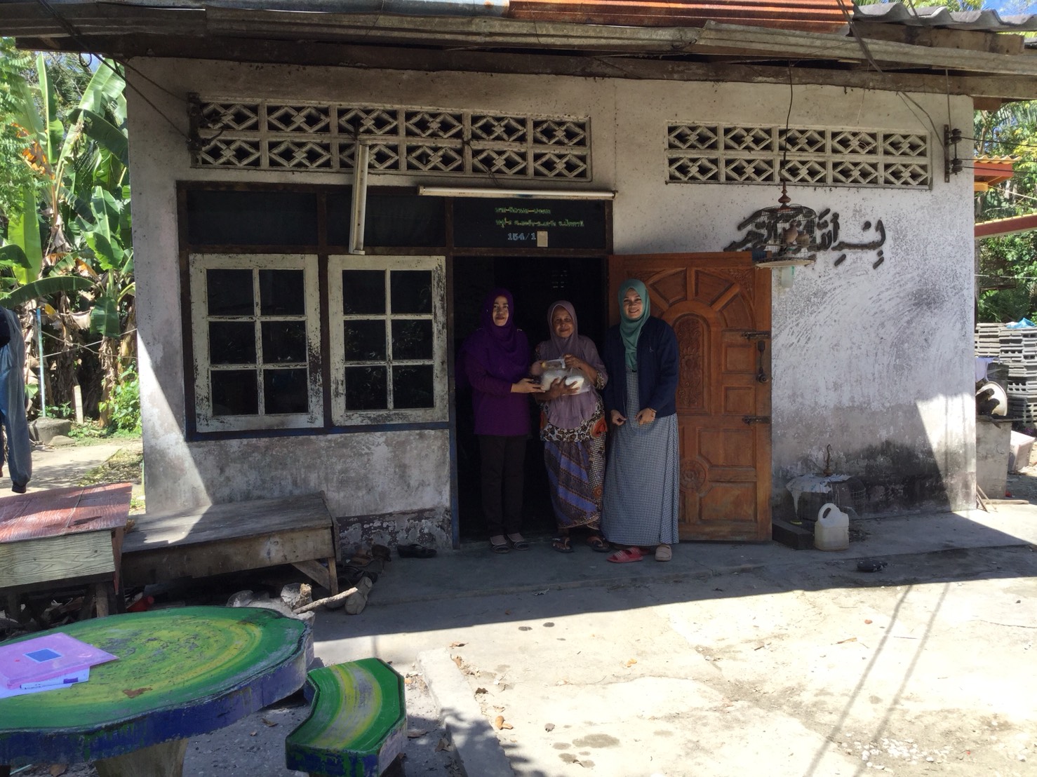 สพอ.ยะรัง จ.ปัตตานี ลงพื้นที่เยี่ยมเยียนครัวเรือนตกเกณฑ์ จปฐ. ปี 2560