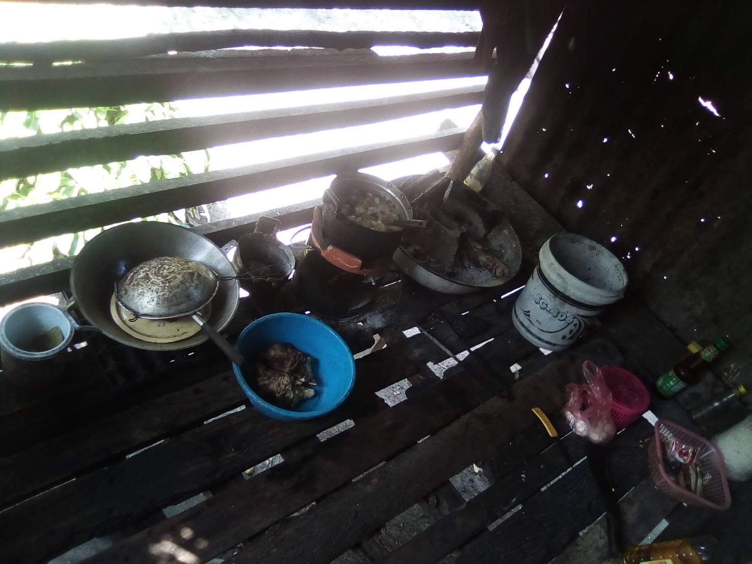 พัฒนากร ต.บางเก่า อ.สายบุรี ปัตตานี ลงพื้นที่เยี่ยมเยียนครัวเรือนตกเกณฑ์ จปฐ.ปี 60