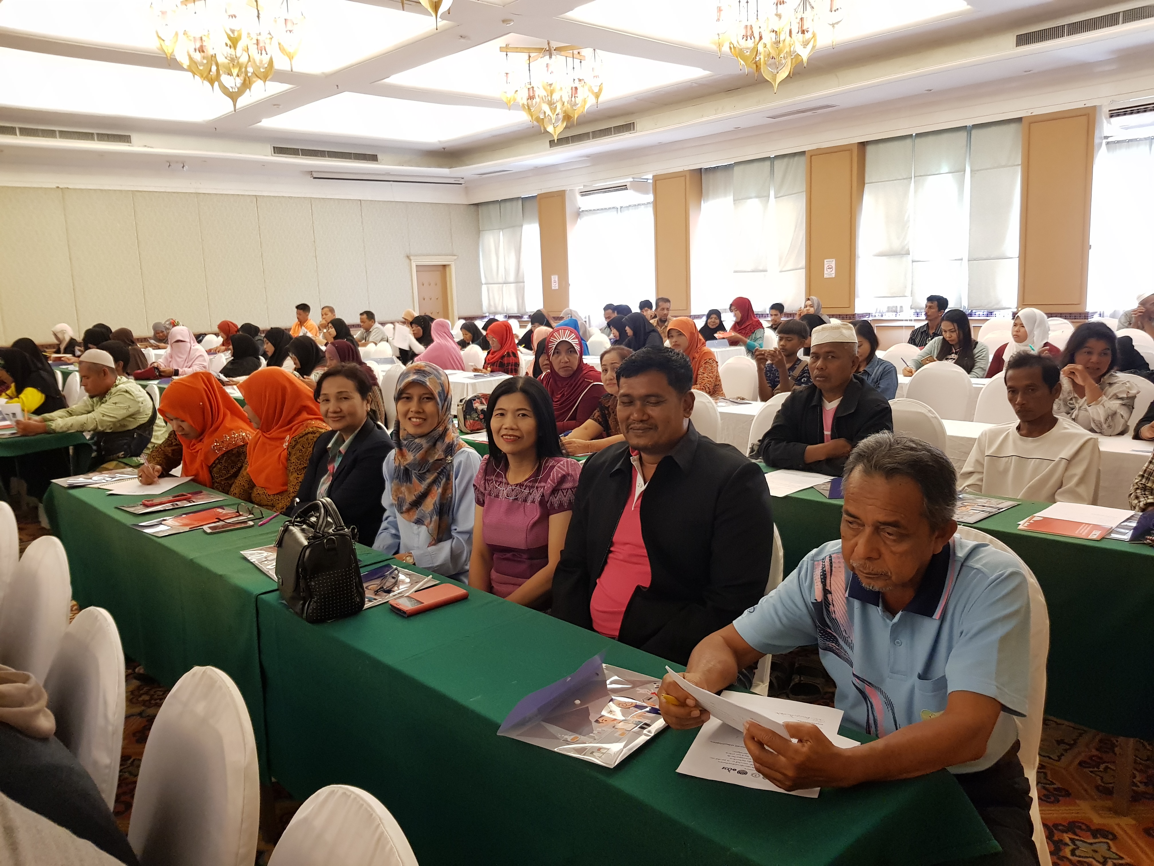 พช.ปัตตานี เข้าร่วมโครงการ “การสร้างงานสร้างอาชีพ และการมีงานทำด้วยธุรกิจฮาลาล แก่ผู้มีรายได้น้อยในพื้นที่จังหวัดชายแดนภาคใต้