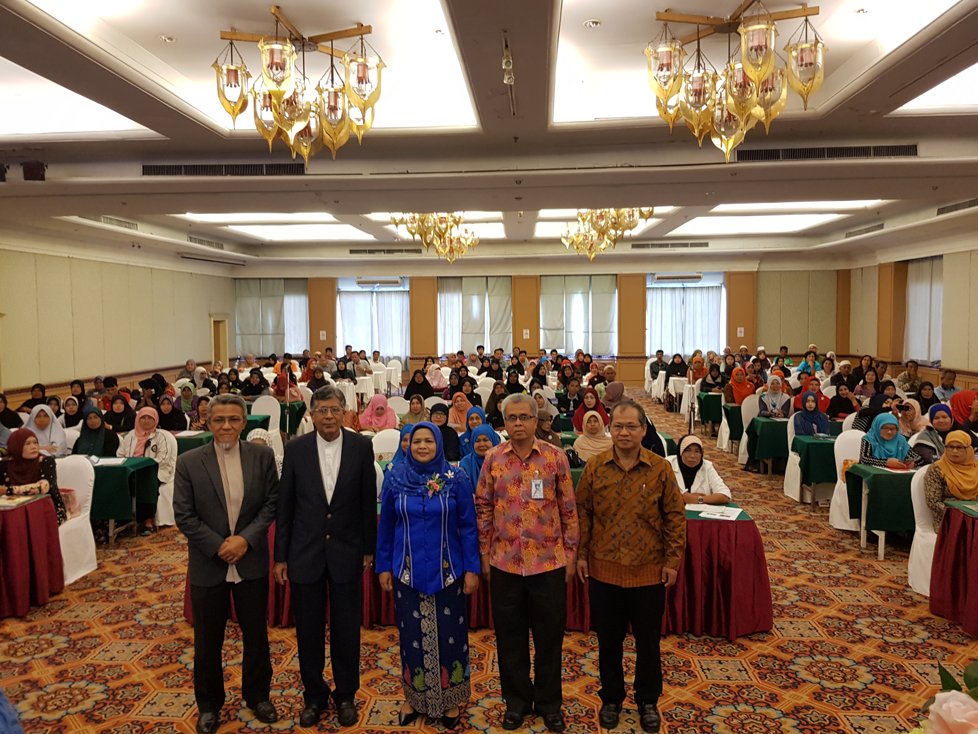 พช.ปัตตานี เข้าร่วมโครงการ “การสร้างงานสร้างอาชีพ และการมีงานทำด้วยธุรกิจฮาลาล แก่ผู้มีรายได้น้อยในพื้นที่จังหวัดชายแดนภาคใต้