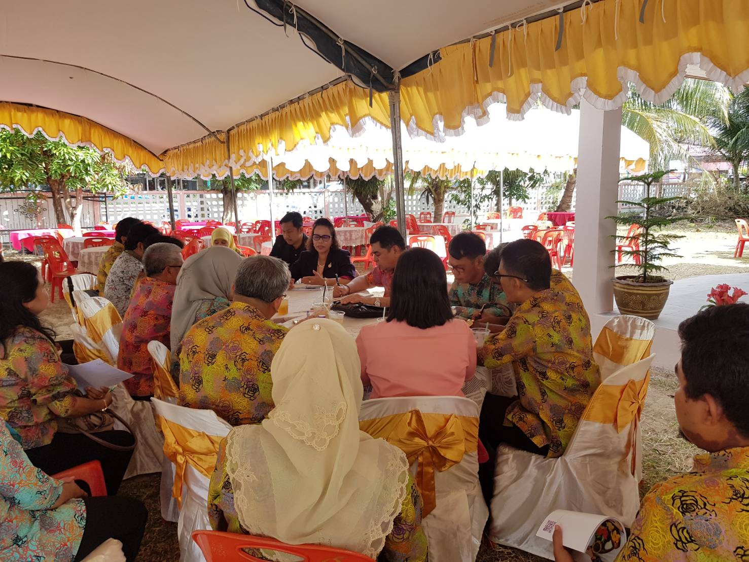 พช.ปัตตานี ร่วมต้อนรับ นางปราณี รัตนประยูร ผู้ตรวจราชการกรมการพัฒนาชุน เขตตรวจที่ 8 ประชุมติดตามผลการปฏิบัติงานและโครงการ