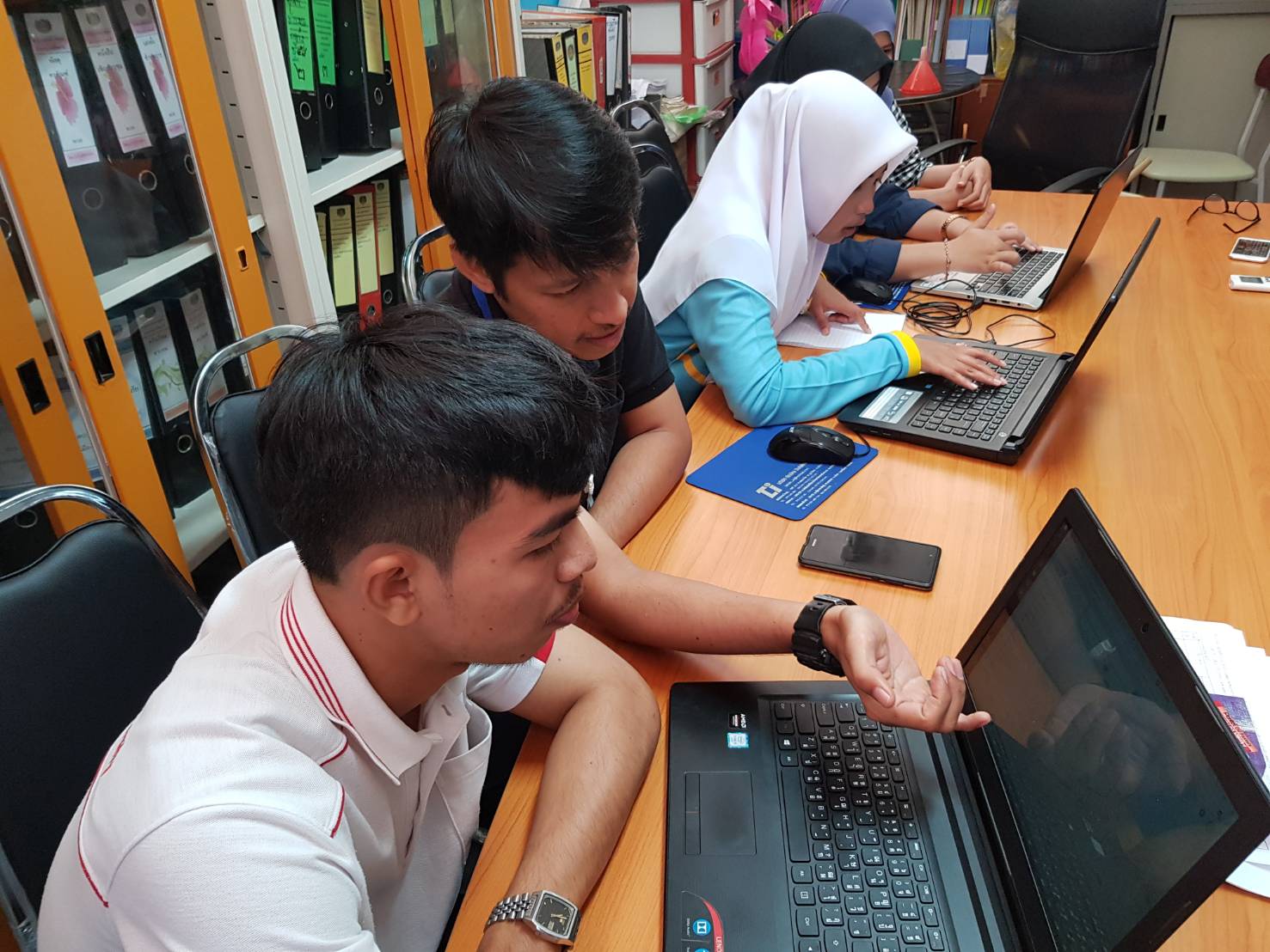 สำนักงานพัฒนาชุมชนจังหวัดปัตตานี โดย นายรอสดี จะปะกิยา นักวิชาการพัฒนาชุมชนชำนาญการ เป็นวิทยากรให้ความรู้แก่บุคลากรและเจ้าหน้าที่ ฯ