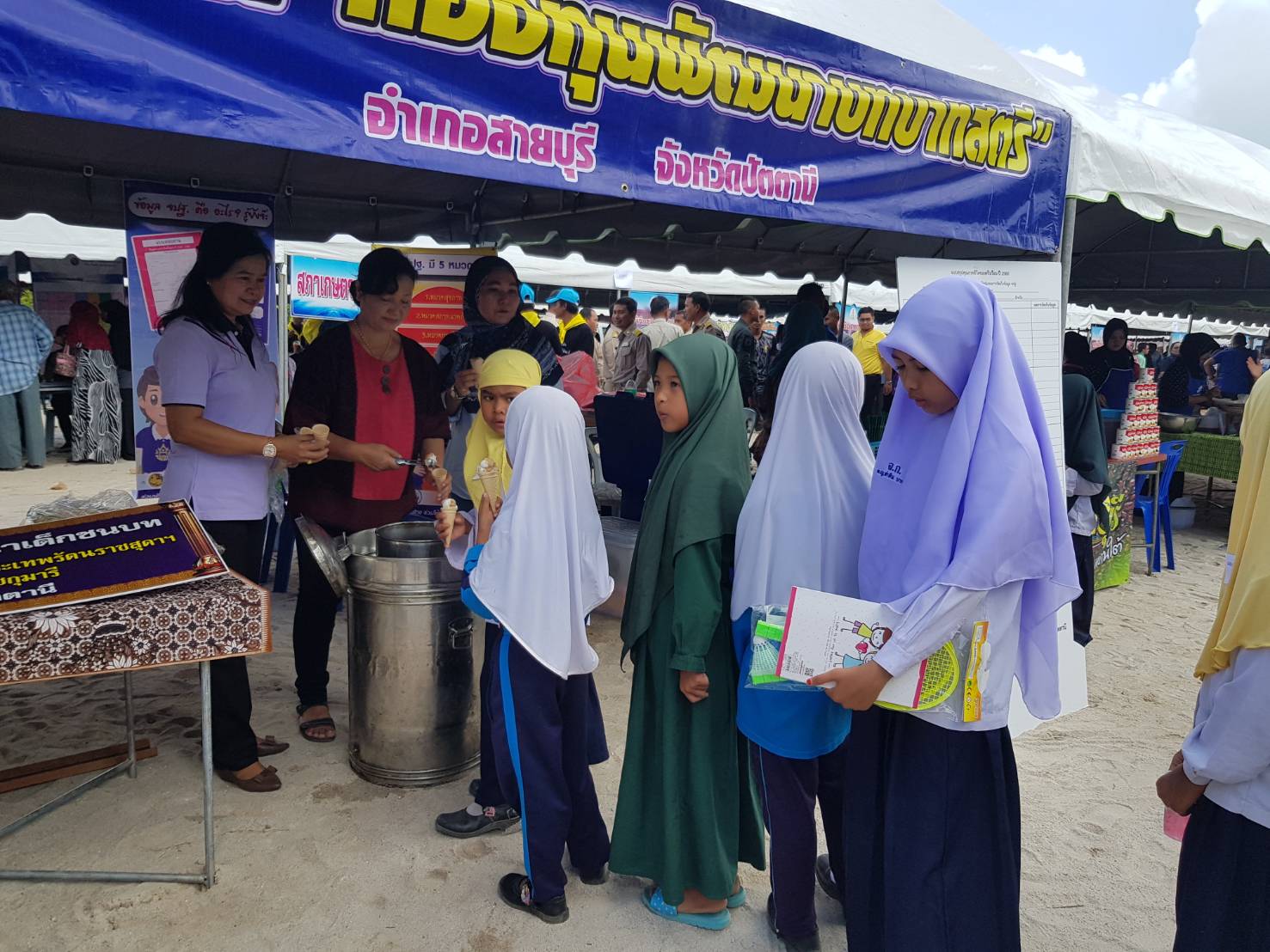 พช.ปัตตานี ร่วมกิจกรรมโครงการจังหวัดเคลื่อนที่ ณ อำเภอสายบุรี จังหวัดปัตตานี