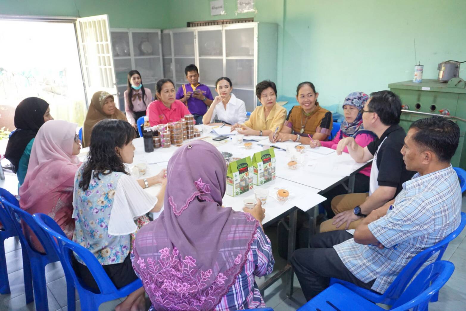 พช. ปัตตานี ร่วมกับ บ.ประชารัฐรักสามัคคีปัตตานี (วิสาหกิจเพื่อสังคม) จำกัด และคณะฯ ลงพื้นที่เพื่อศึกษาข้อมูล วิเคราะห์ศักยภาพชุมชน และให้แนวทางในการพัฒนาผลิตภัณฑ์