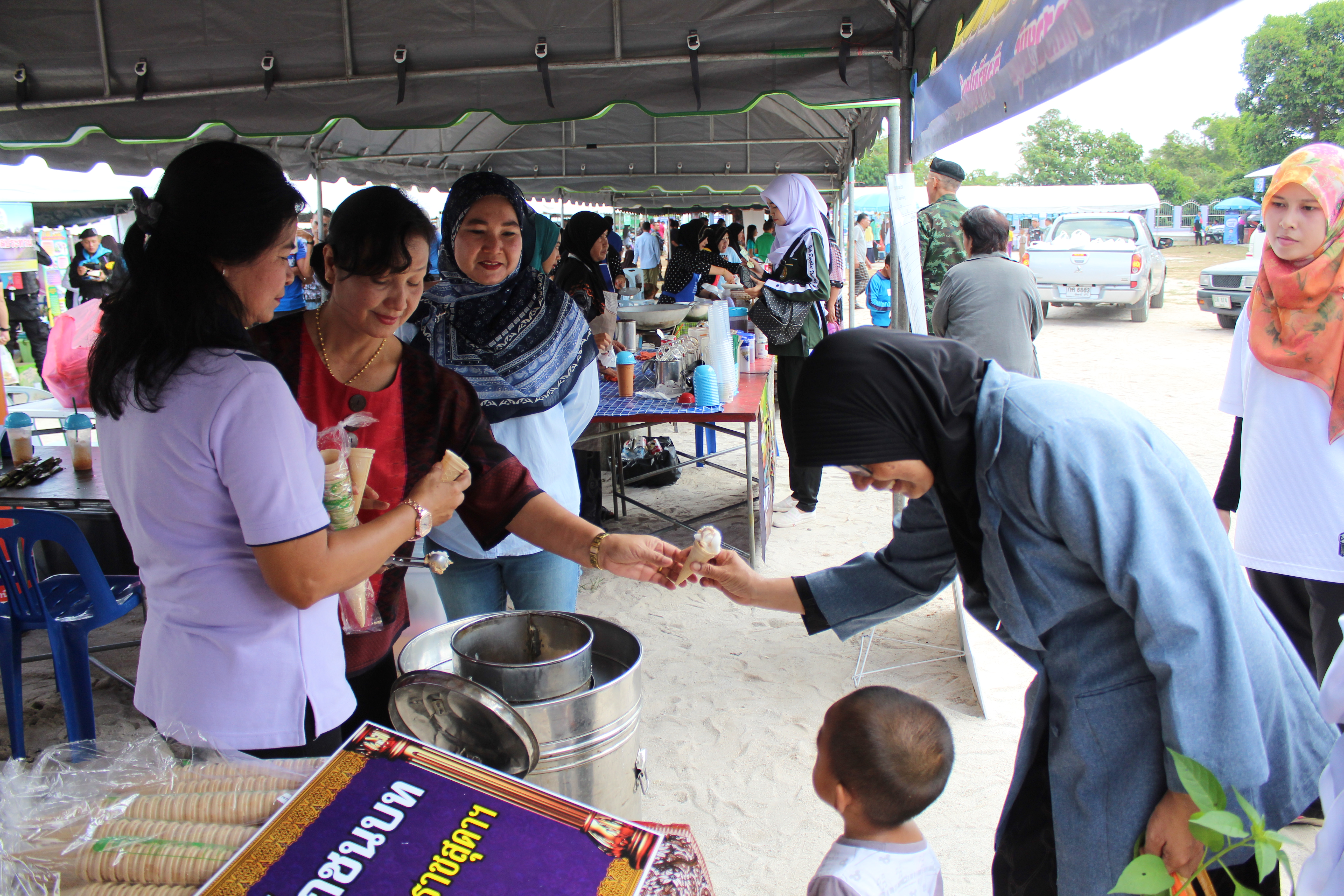 พช.ปัตตานี ร่วมกิจกรรมโครงการจังหวัดเคลื่อนที่ ณ อำเภอสายบุรี จังหวัดปัตตานี