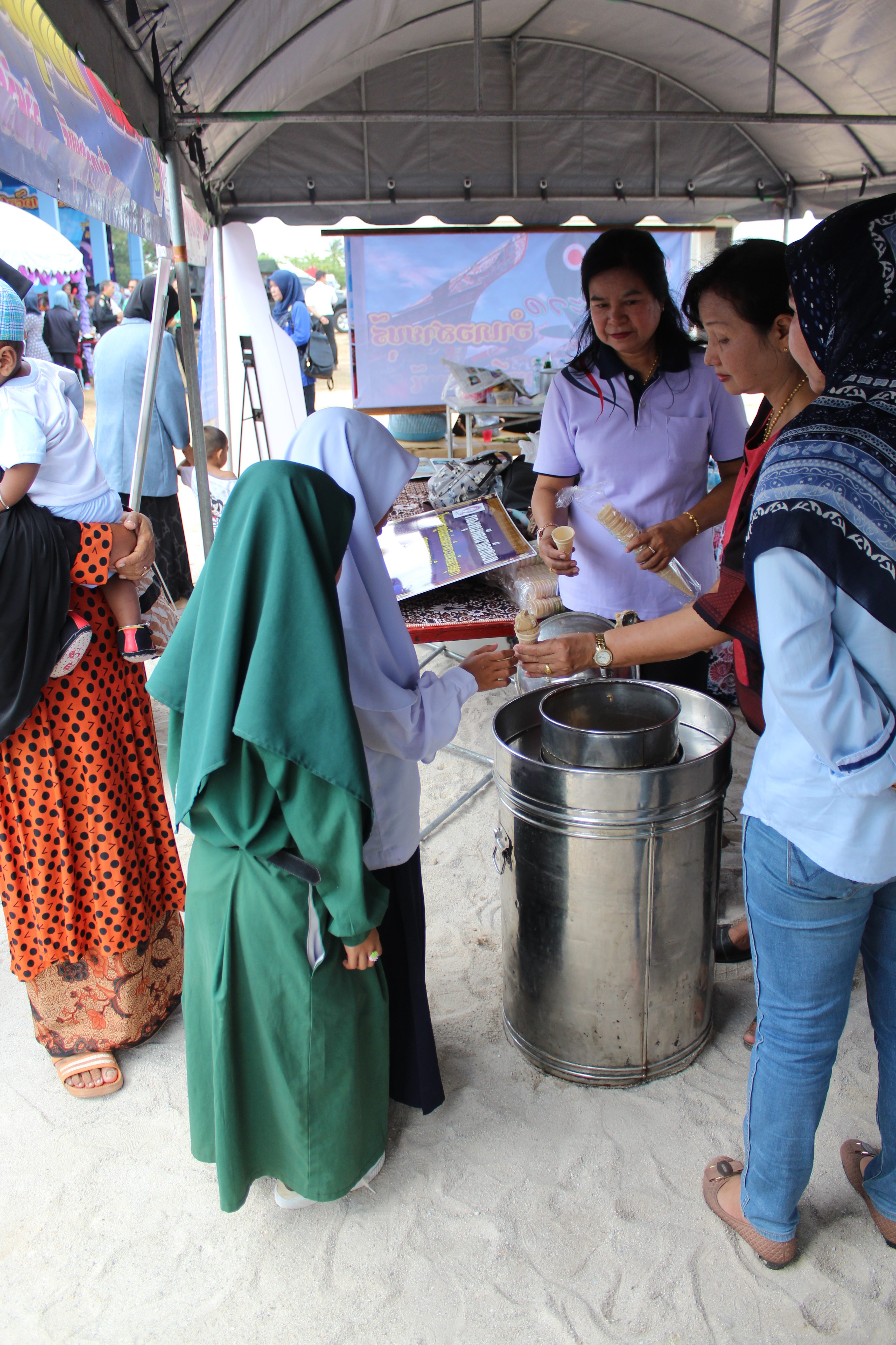 พช.ปัตตานี ร่วมกิจกรรมโครงการจังหวัดเคลื่อนที่ ณ อำเภอสายบุรี จังหวัดปัตตานี