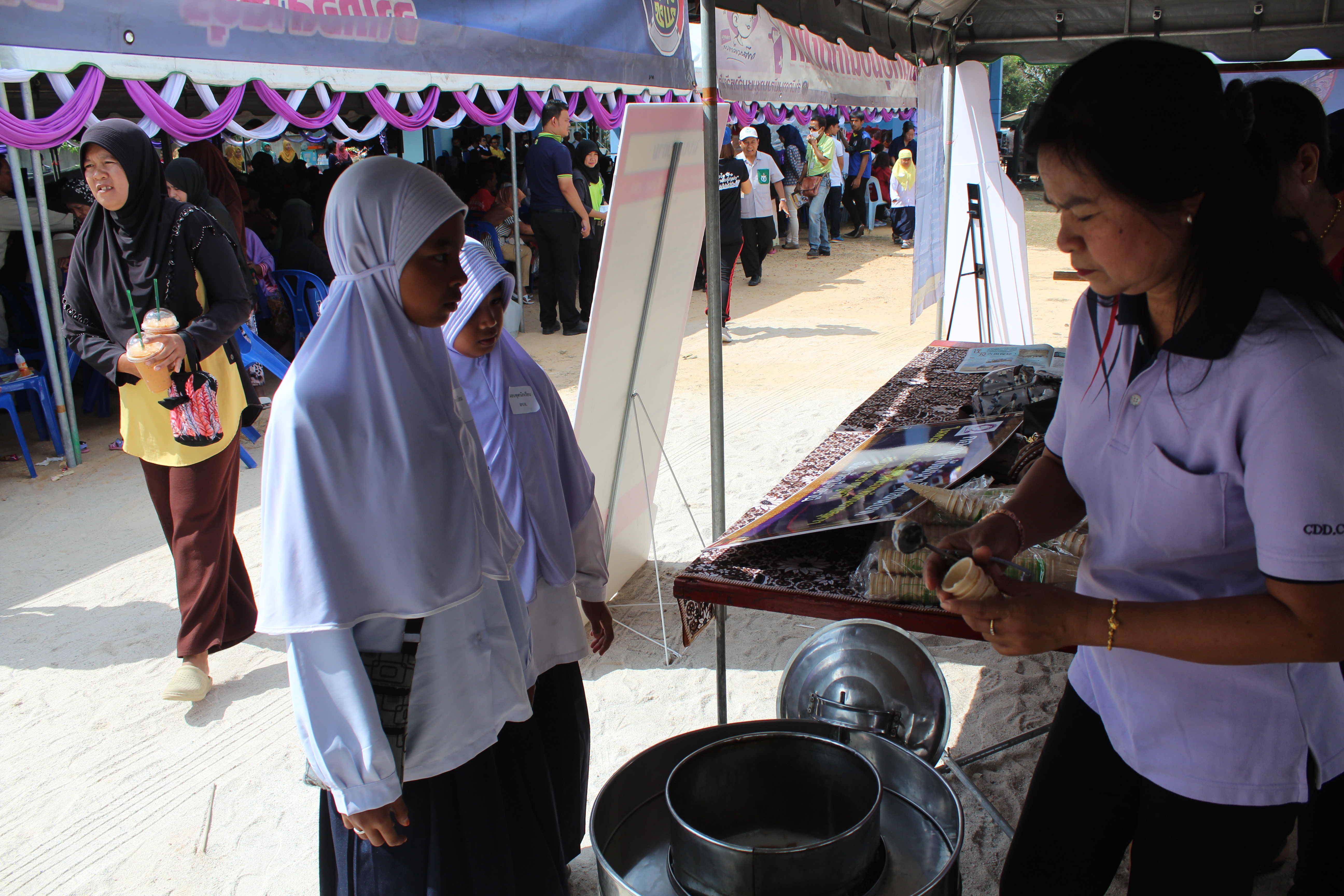 พช.ปัตตานี ร่วมกิจกรรมโครงการจังหวัดเคลื่อนที่ ณ อำเภอสายบุรี จังหวัดปัตตานี