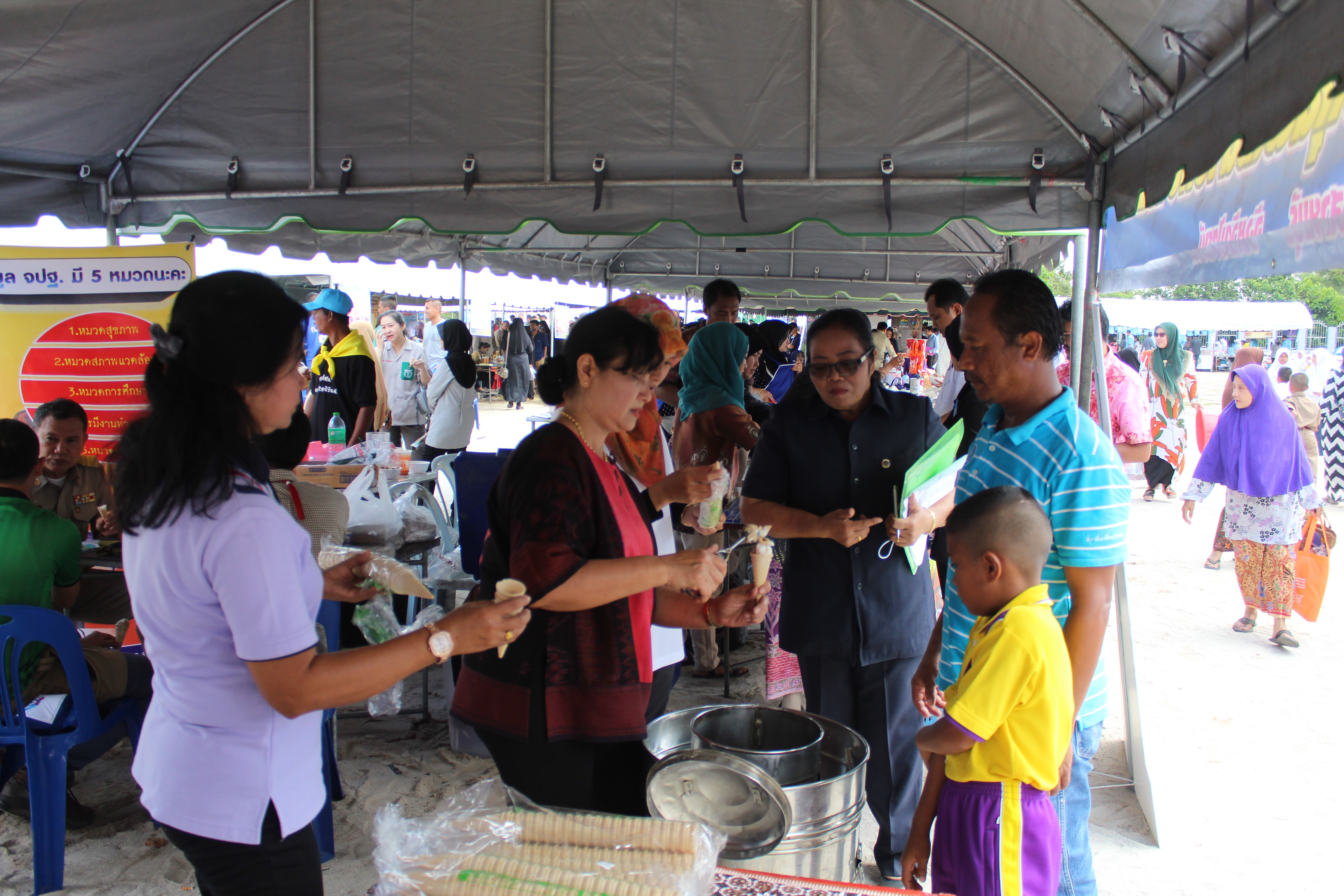 พช.ปัตตานี ร่วมกิจกรรมโครงการจังหวัดเคลื่อนที่ ณ อำเภอสายบุรี จังหวัดปัตตานี