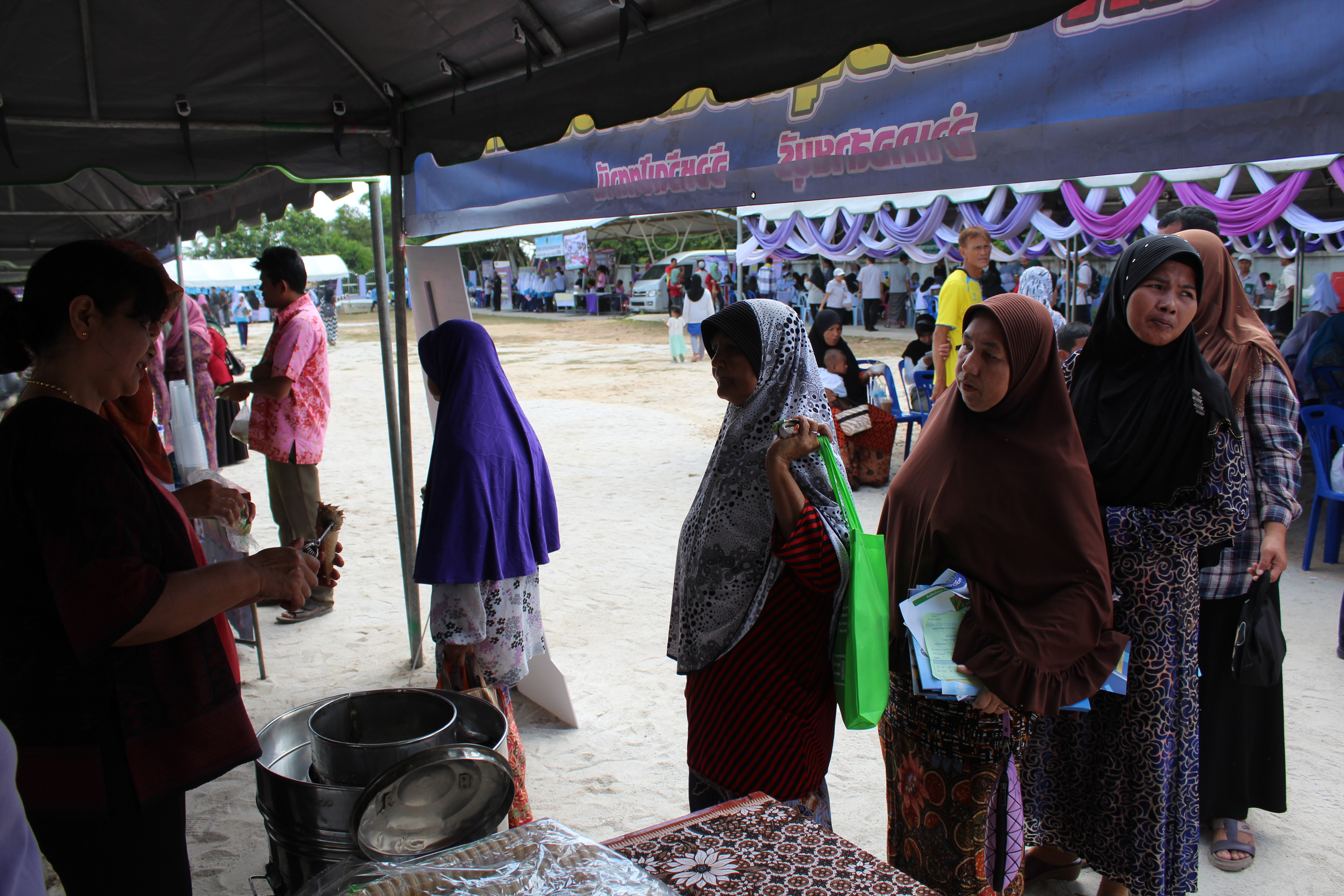 พช.ปัตตานี ร่วมกิจกรรมโครงการจังหวัดเคลื่อนที่ ณ อำเภอสายบุรี จังหวัดปัตตานี