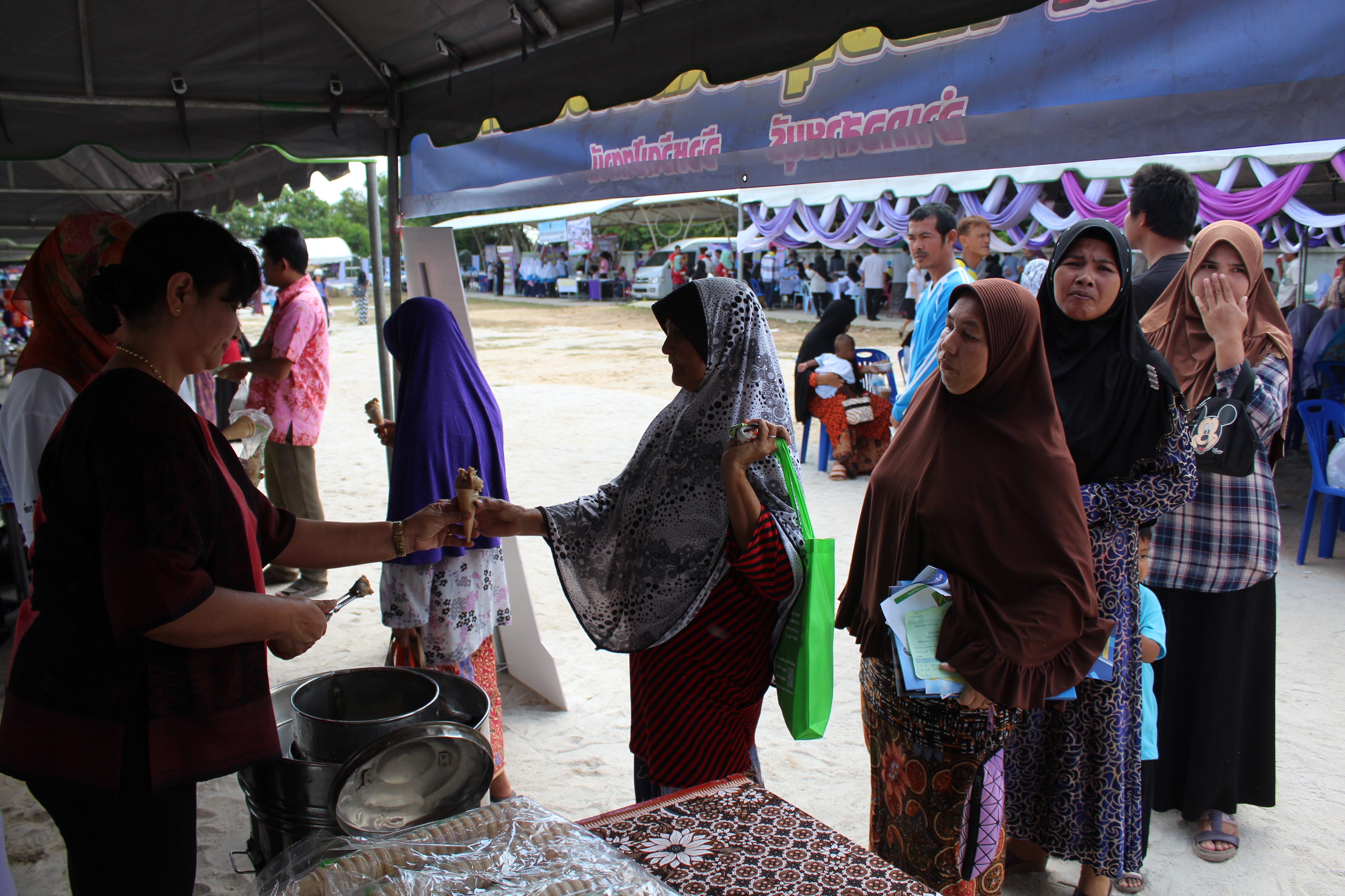 พช.ปัตตานี ร่วมกิจกรรมโครงการจังหวัดเคลื่อนที่ ณ อำเภอสายบุรี จังหวัดปัตตานี