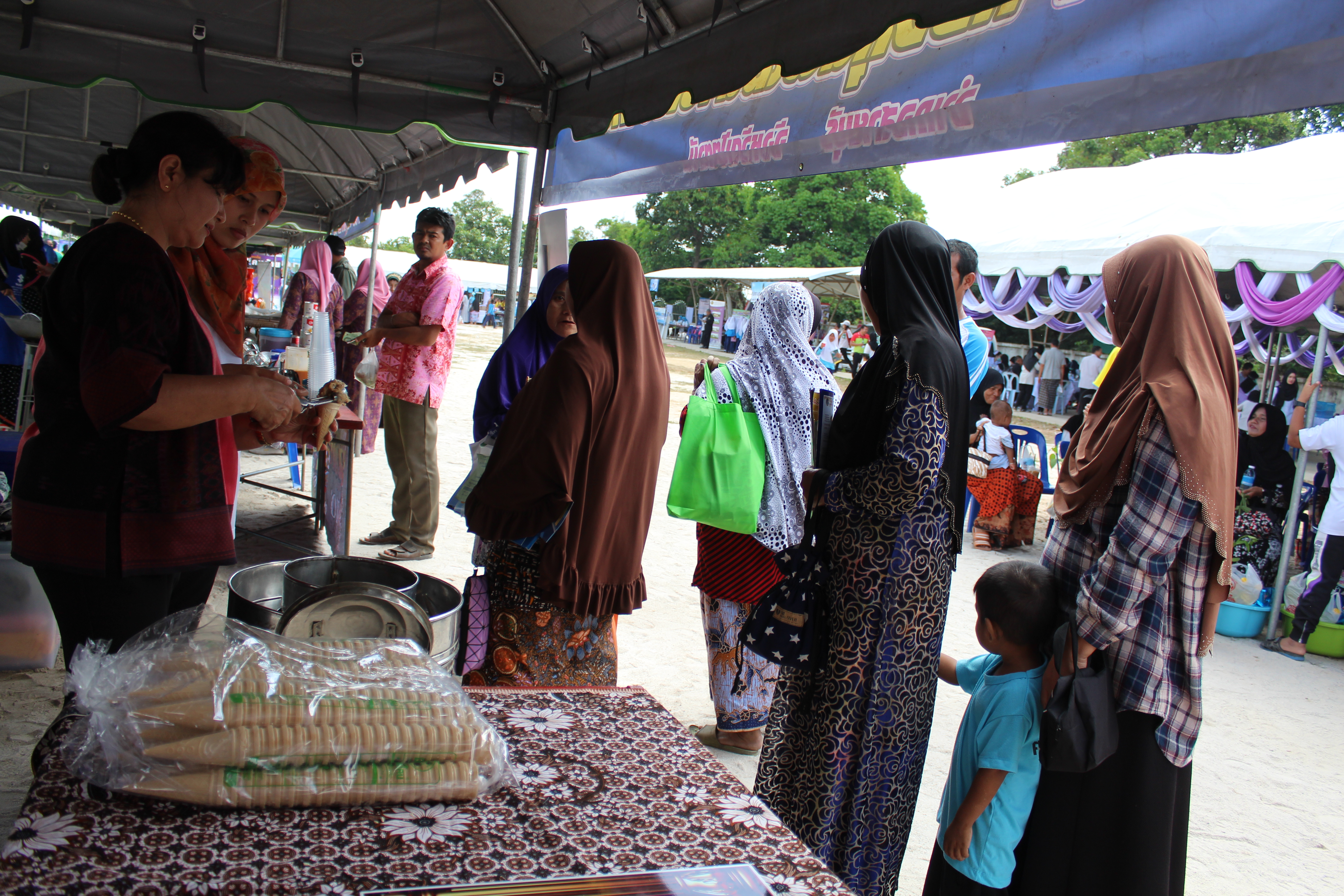 พช.ปัตตานี ร่วมกิจกรรมโครงการจังหวัดเคลื่อนที่ ณ อำเภอสายบุรี จังหวัดปัตตานี