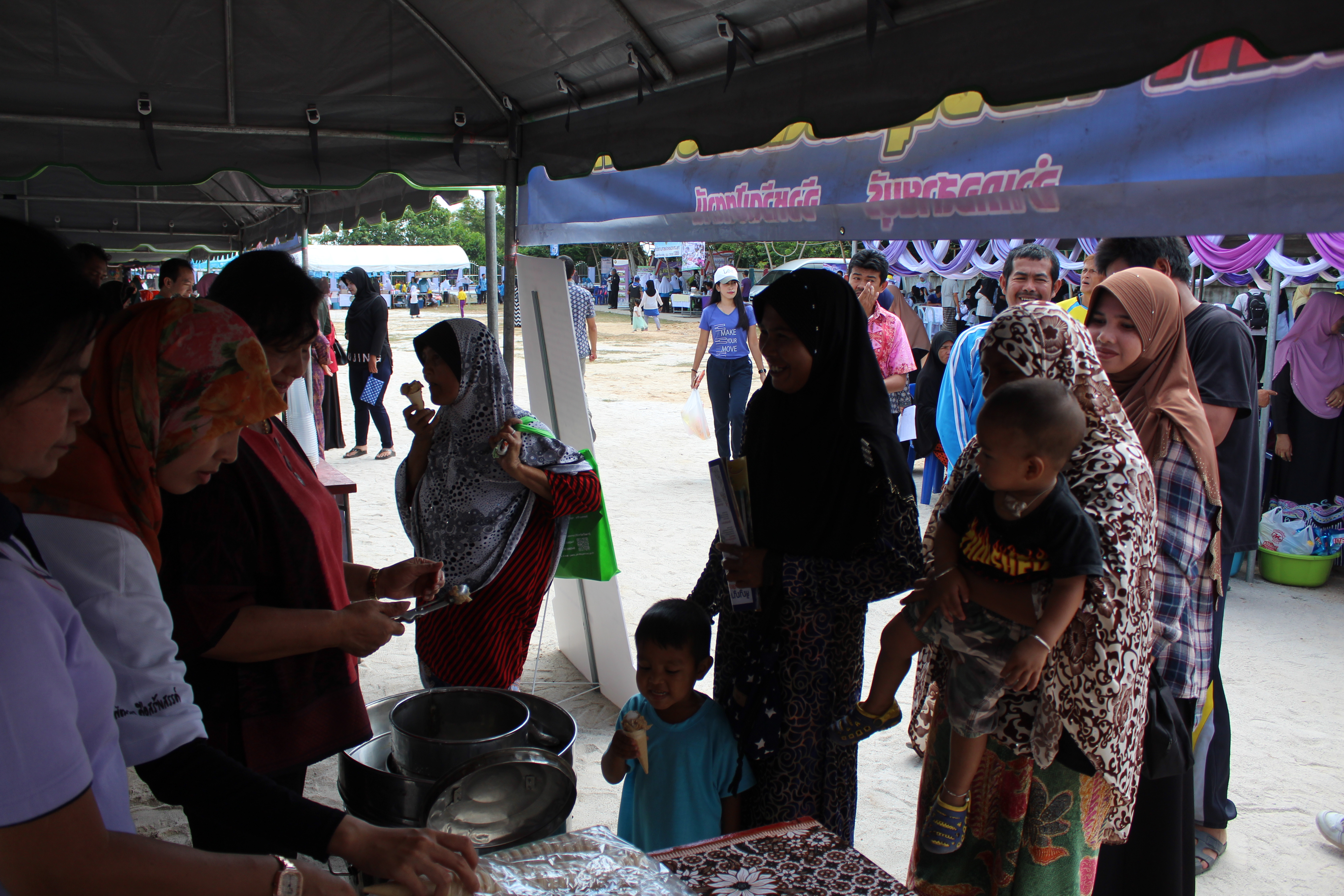 พช.ปัตตานี ร่วมกิจกรรมโครงการจังหวัดเคลื่อนที่ ณ อำเภอสายบุรี จังหวัดปัตตานี