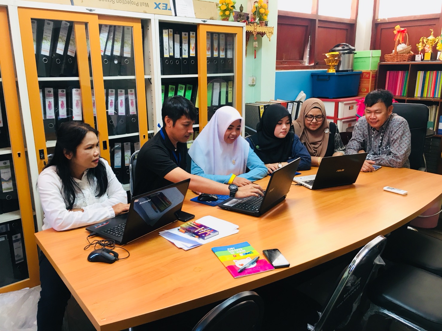 สำนักงานพัฒนาชุมชนจังหวัดปัตตานี โดย นายรอสดี จะปะกิยา นักวิชาการพัฒนาชุมชนชำนาญการ เป็นวิทยากรให้ความรู้แก่บุคลากรและเจ้าหน้าที่ ฯ