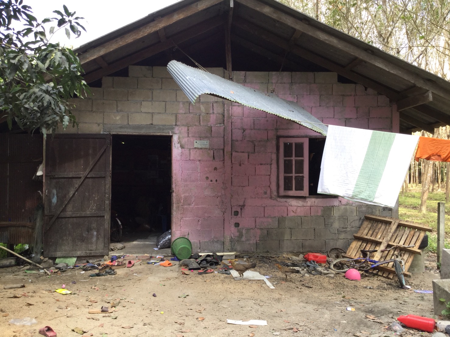 พช.ปัตตานี โดย สพอ.ยะรัง ลงพื้นที่ ณ ตำบลยะรัง เยี่ยมเยียนครัวเรือนตกเกณฑ์ จปฐ. ปี 2560