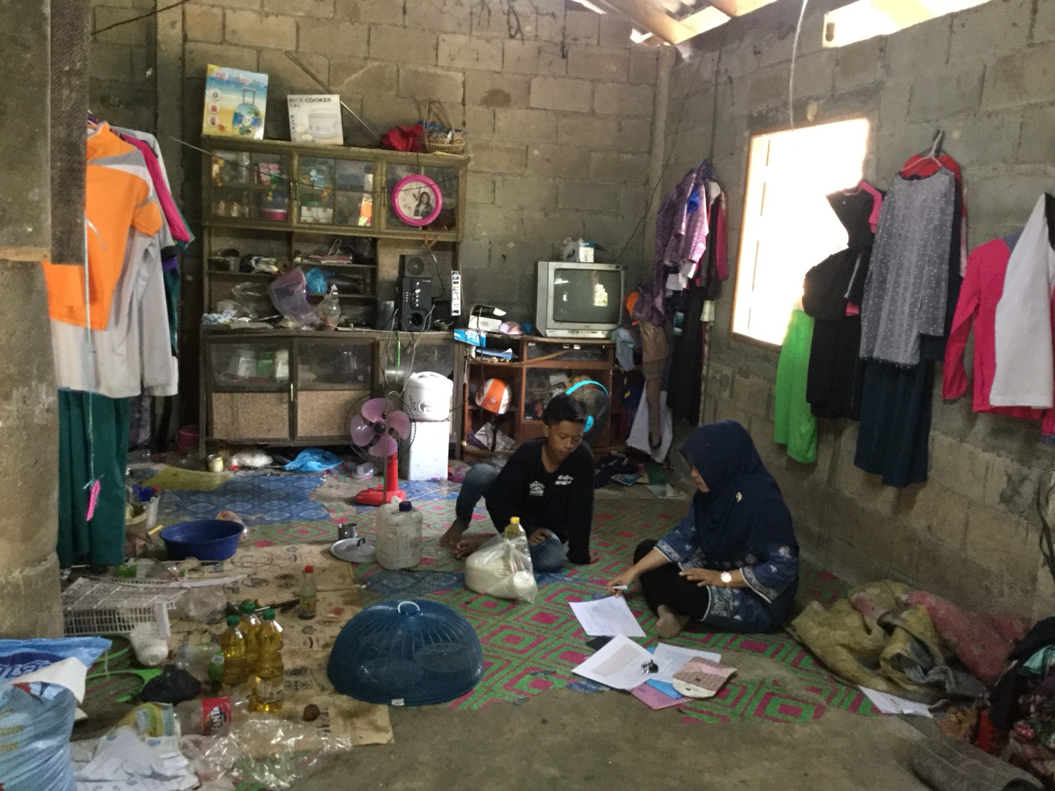 พช.ปัตตานี โดย สพอ.ยะรัง ลงพื้นที่ ณ ตำบลยะรัง เยี่ยมเยียนครัวเรือนตกเกณฑ์ จปฐ. ปี 2560