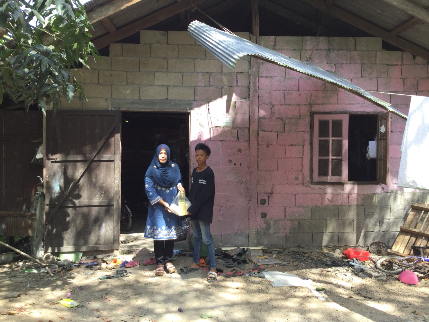 พช.ปัตตานี โดย สพอ.ยะรัง ลงพื้นที่ ณ ตำบลยะรัง เยี่ยมเยียนครัวเรือนตกเกณฑ์ จปฐ. ปี 2560