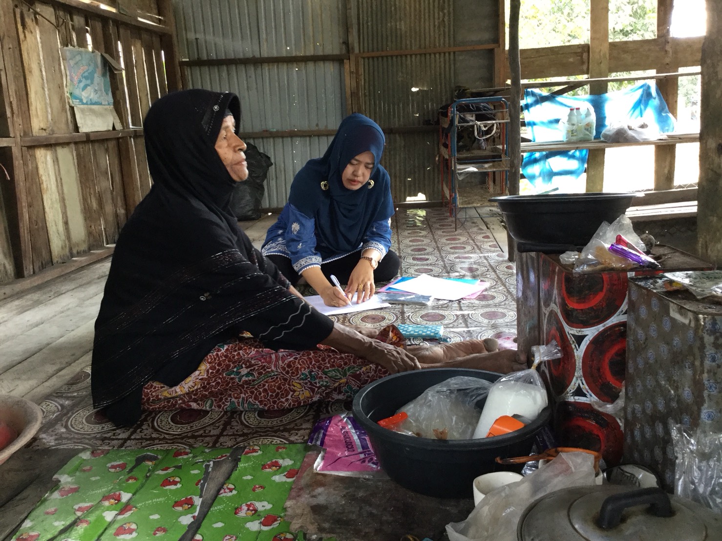 พช.ปัตตานี โดย สพอ.ยะรัง ลงพื้นที่ ณ ตำบลยะรัง เยี่ยมเยียนครัวเรือนตกเกณฑ์ จปฐ. ปี 2560