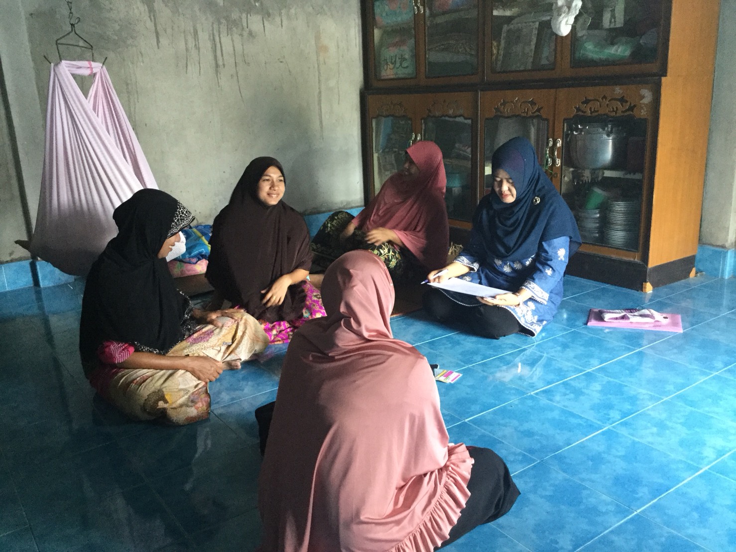 พช.ปัตตานี โดย สพอ.ยะรัง ลงพื้นที่ ณ ตำบลยะรัง เยี่ยมเยียนครัวเรือนตกเกณฑ์ จปฐ. ปี 2560