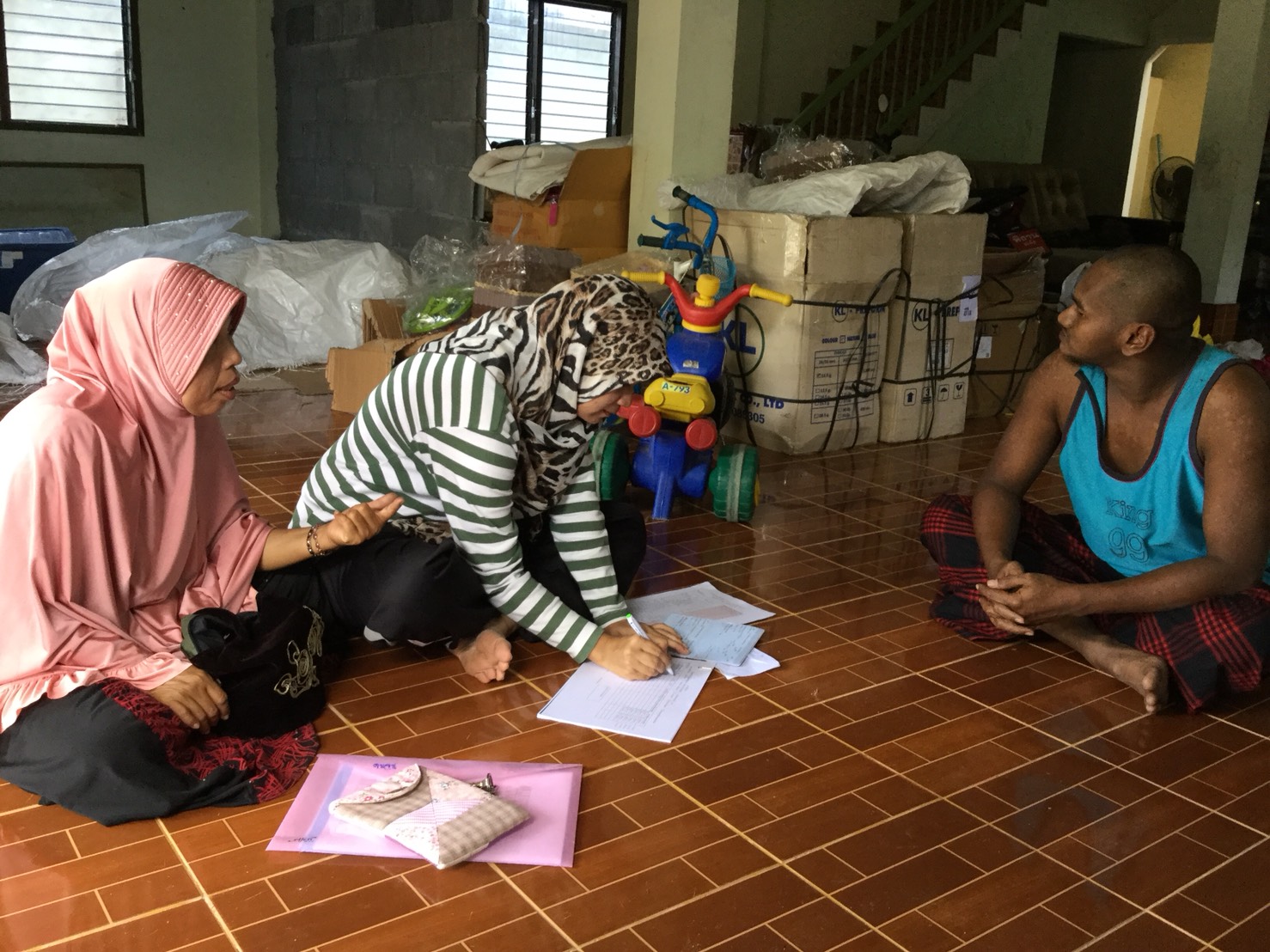 พช.ปัตตานี โดย สพอ.ยะรัง ลงพื้นที่ ณ ตำบลยะรัง เยี่ยมเยียนครัวเรือนตกเกณฑ์ จปฐ. ปี 2560