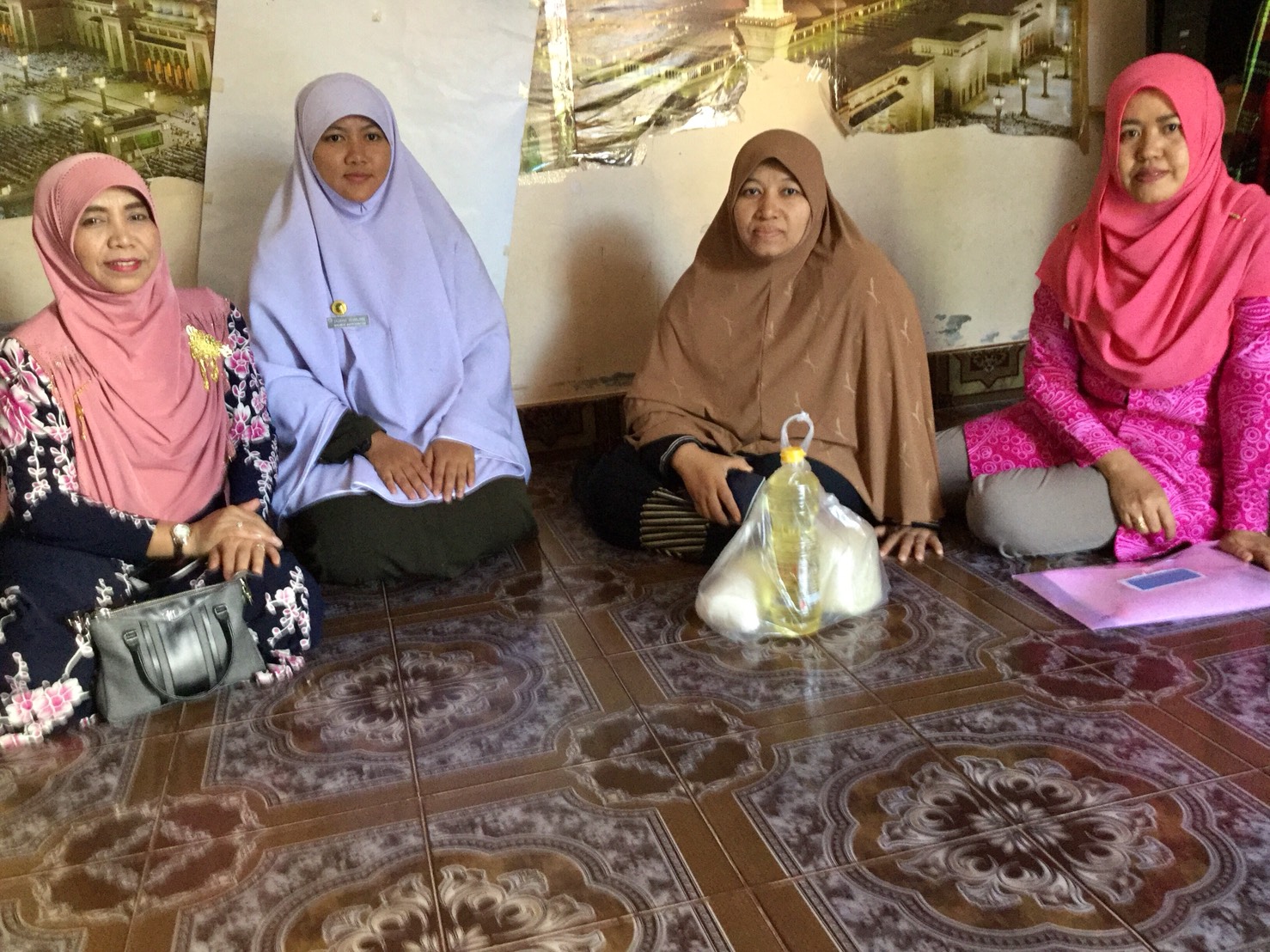 พัฒนากร อ.ยะรัง ลงพื้นที่เยี่ยมเยียนครัวเรือนตกเกณฑ์ จปฐ. ปี 2560